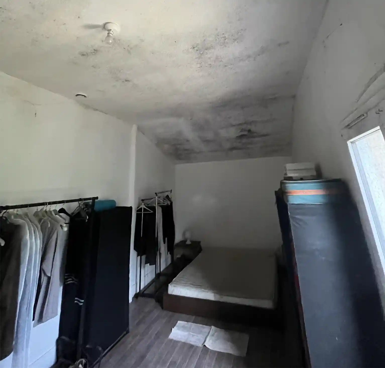 Tâche humidité chambre à coucher