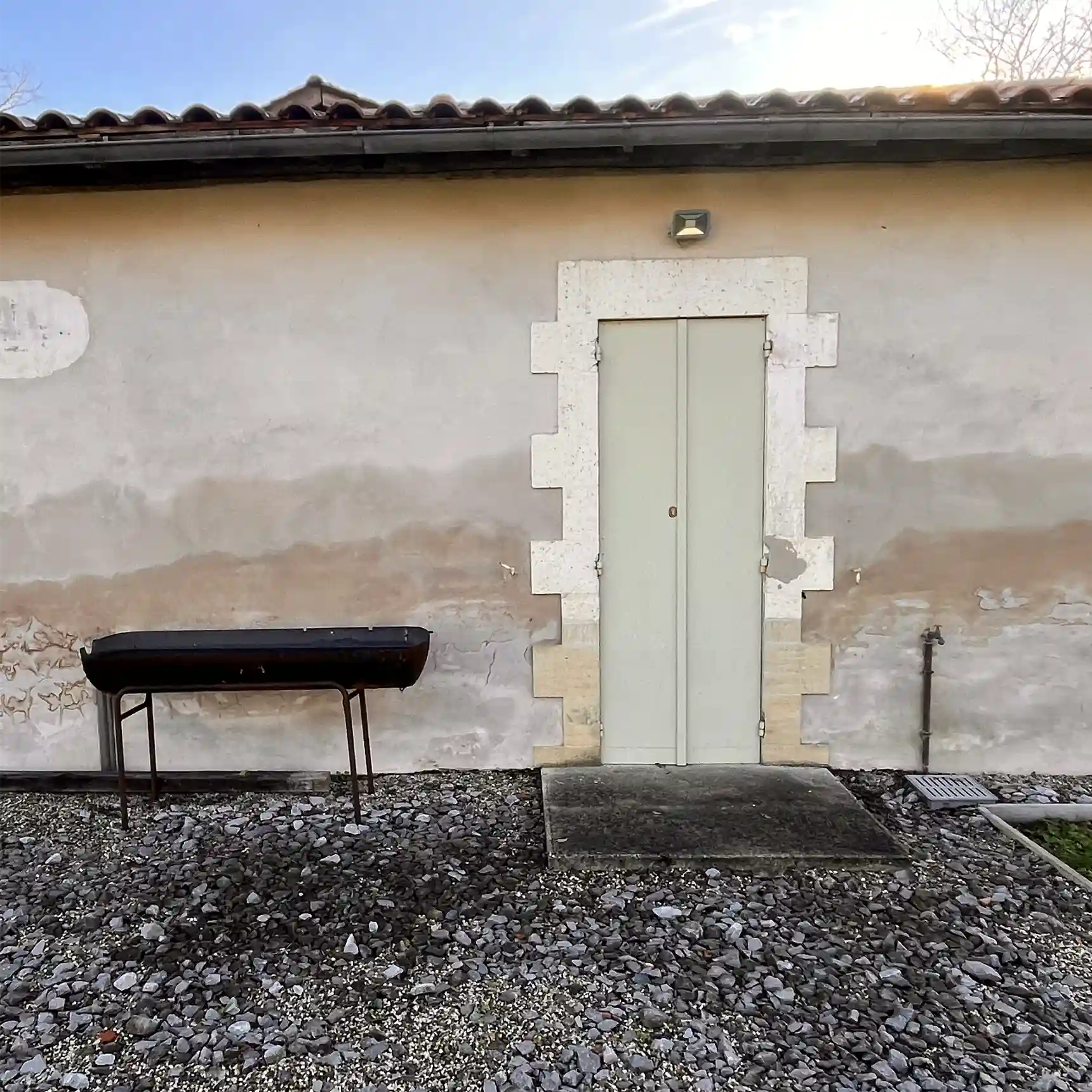 Aureole en bas de mur