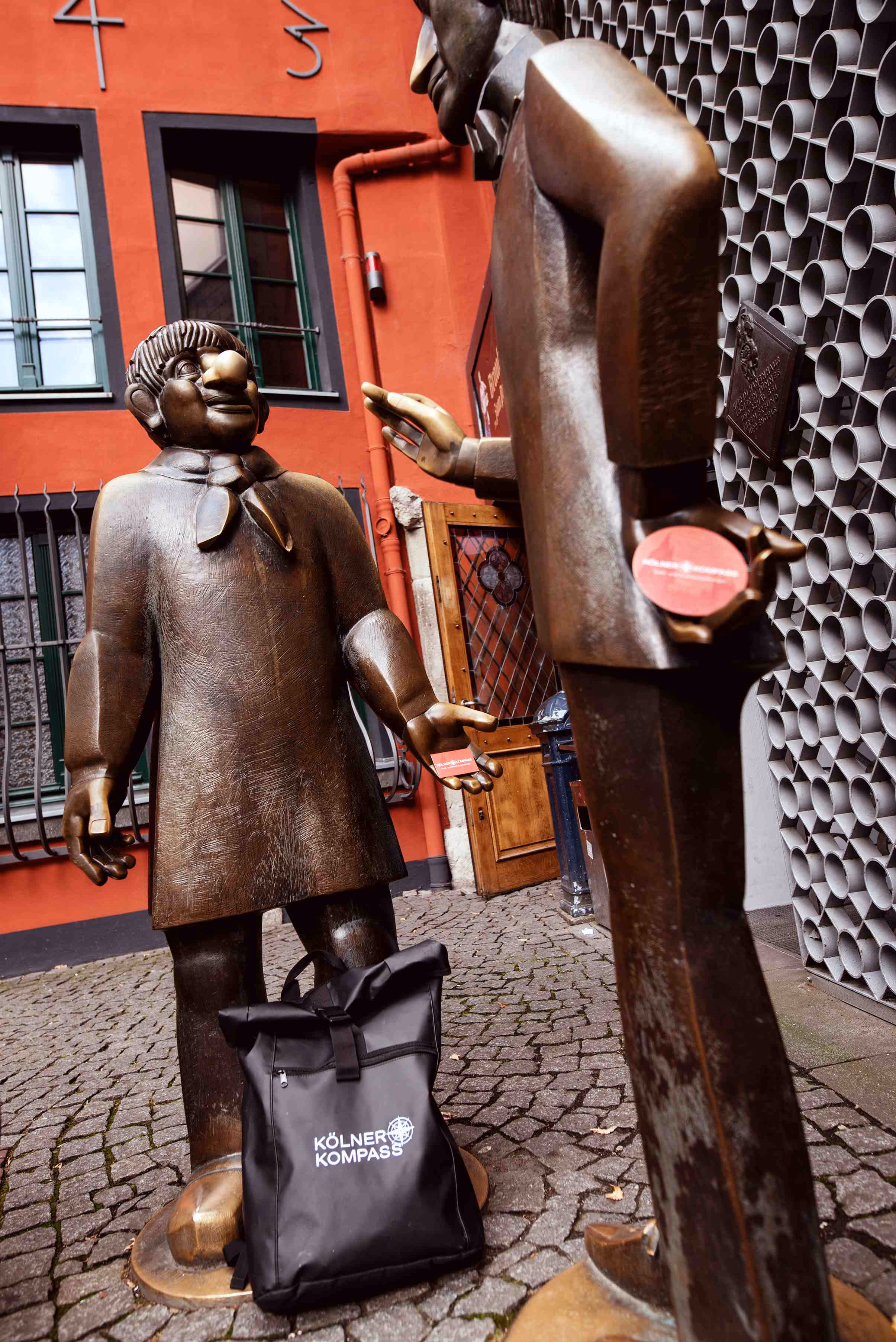 Bronzestatue von Tünnes und Schäl, einem bekannten Kölner Wahrzeichen, in der Altstadt