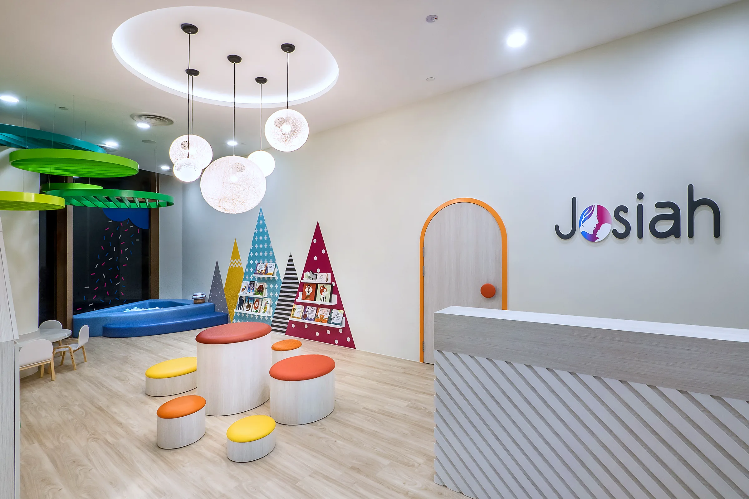 Inside Josiah Suntec — a bright, prepared Montessori classroom.