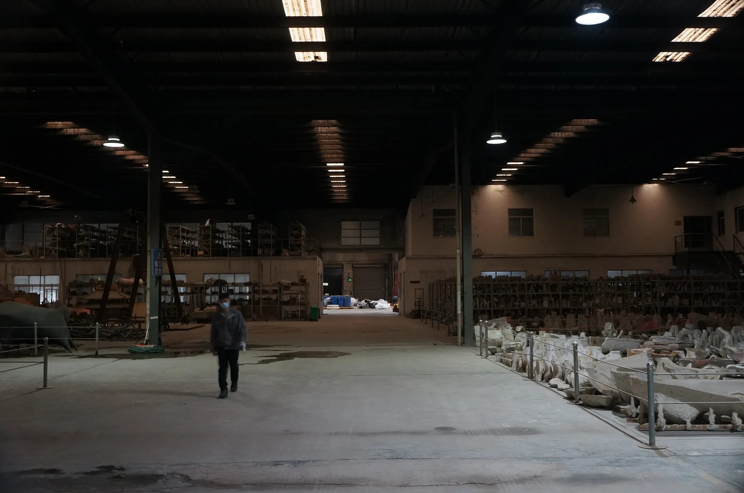 High-bay workshop with space for lifting and assembling large sculpture sections.