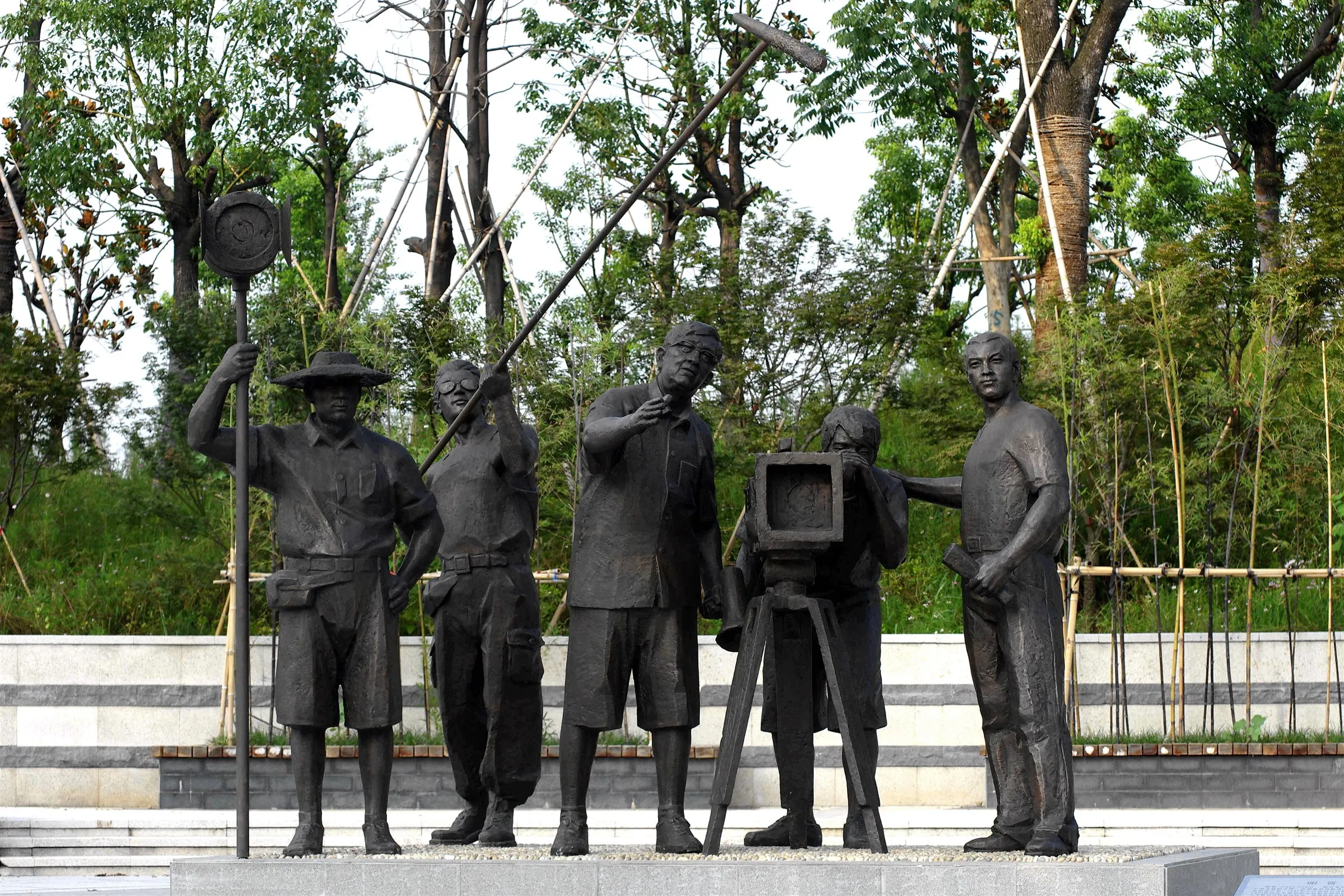 Xie Jin Directing Sculpture Group — The complete sculpture group