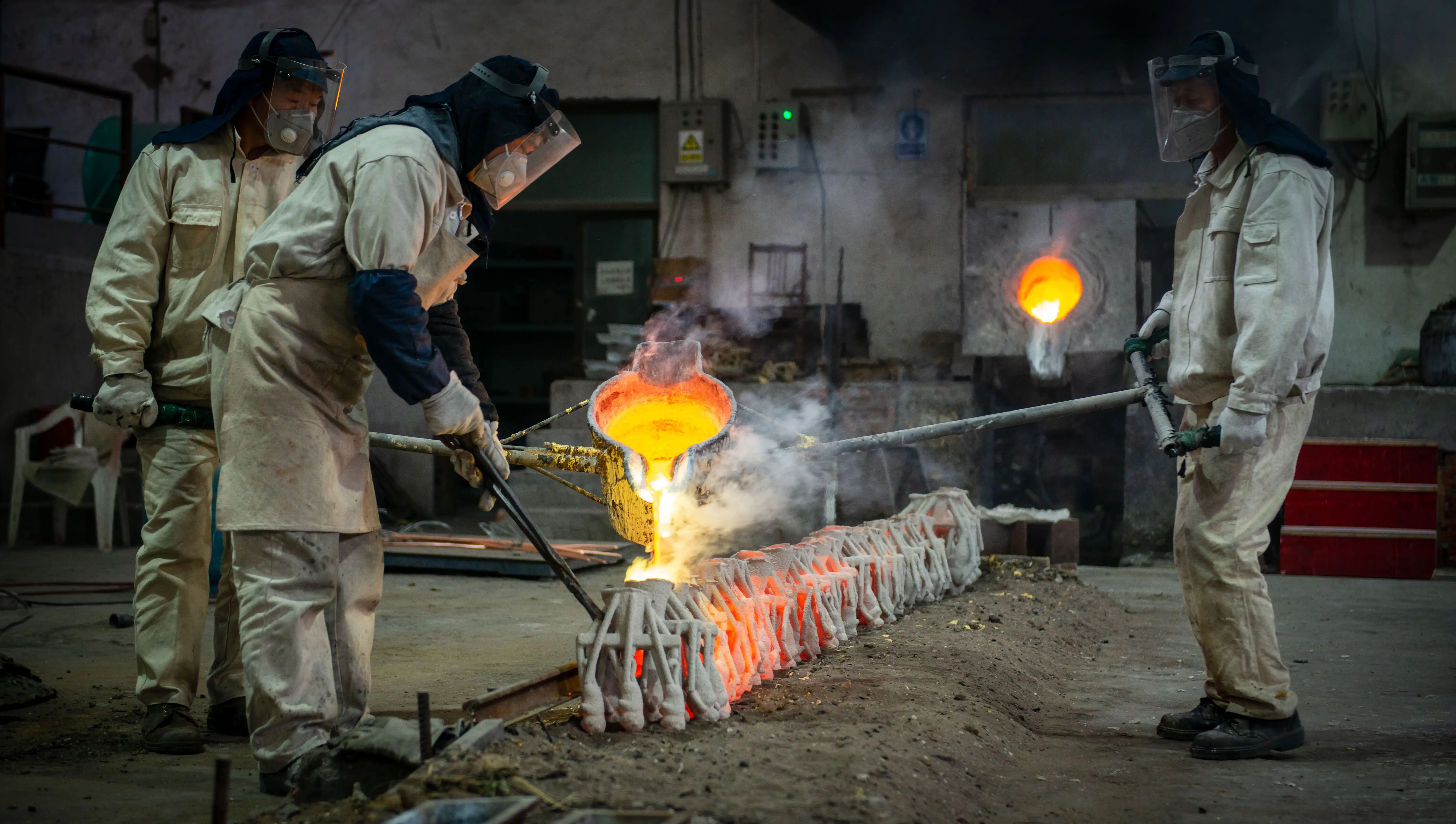 Foundry workers coordinating a bronze pour at Xinjiuding.