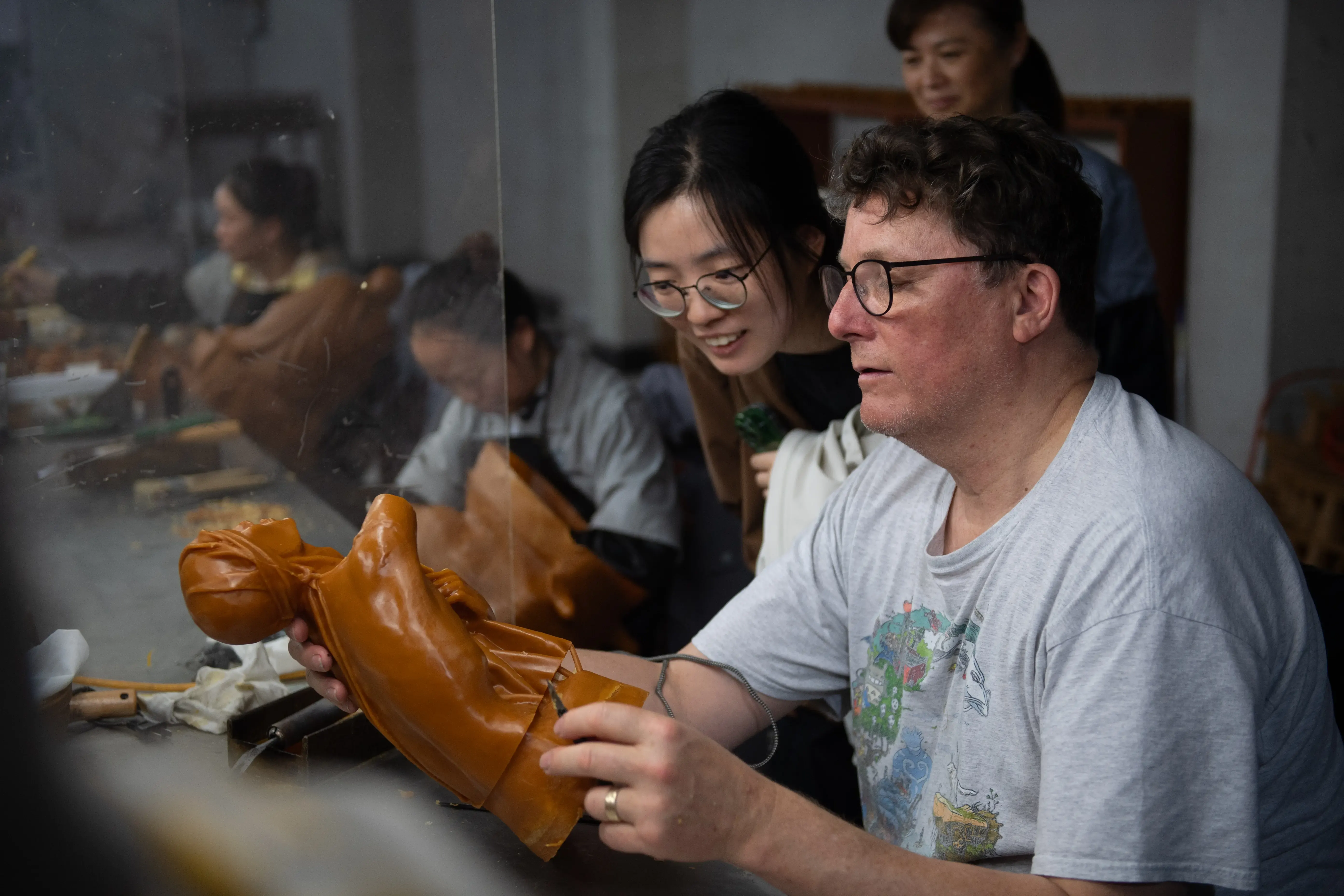 Visiting artists touring the Xinjiuding foundry.
