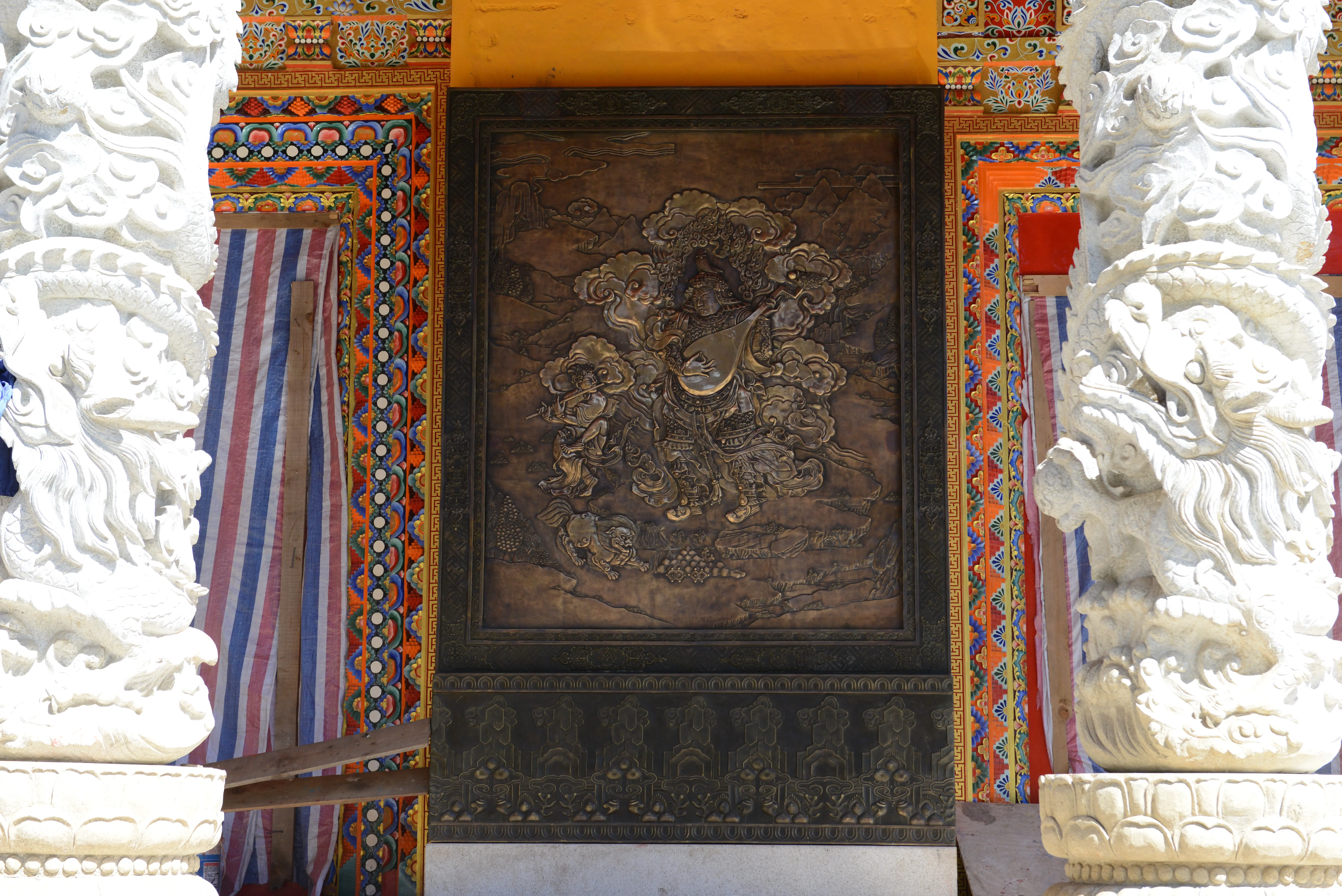 Four Heavenly Kings Reliefs at Tashi Triling — The relief in its architectural setting