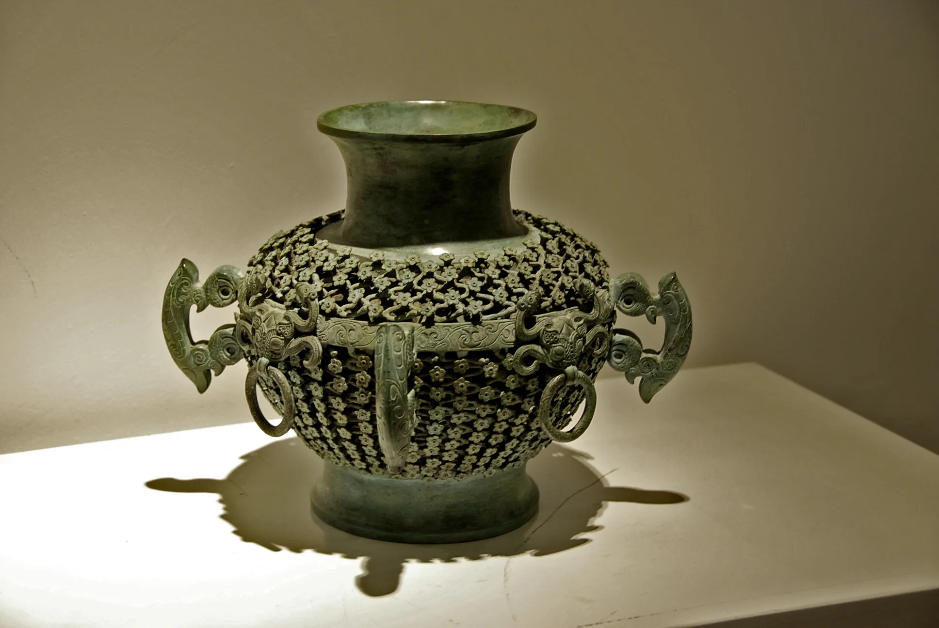Modern bronze reconstruction of the Chen Zhang Hu produced by Xinjiuding