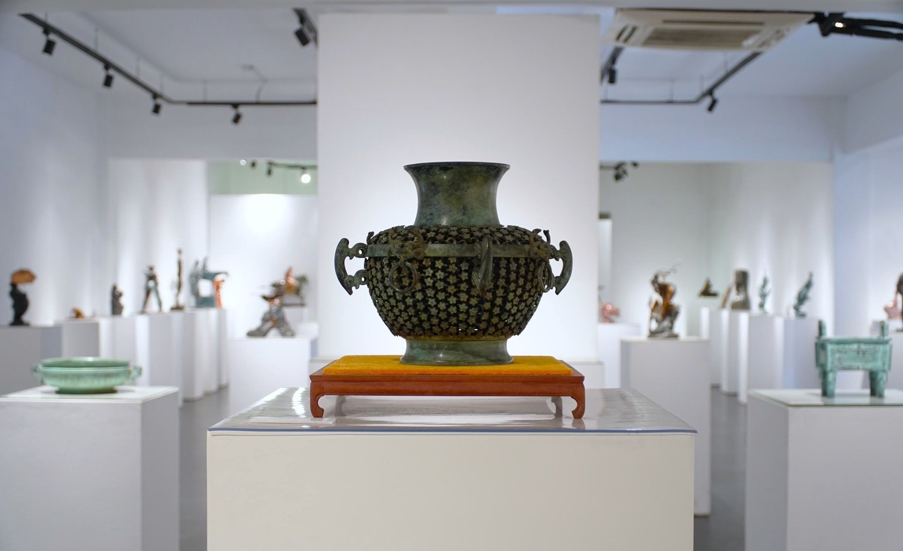 Chen Zhang Hu — exhibition view.