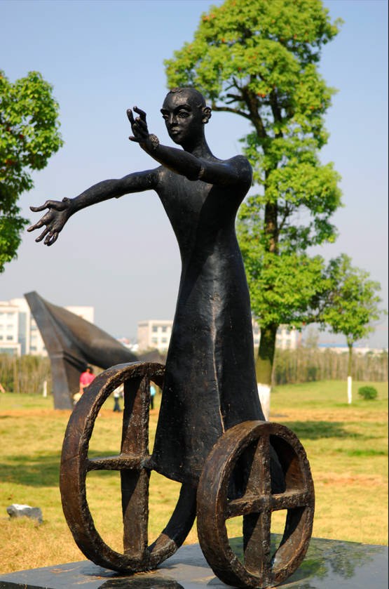 Auriga-Catch Me if You Can, complete sculpture