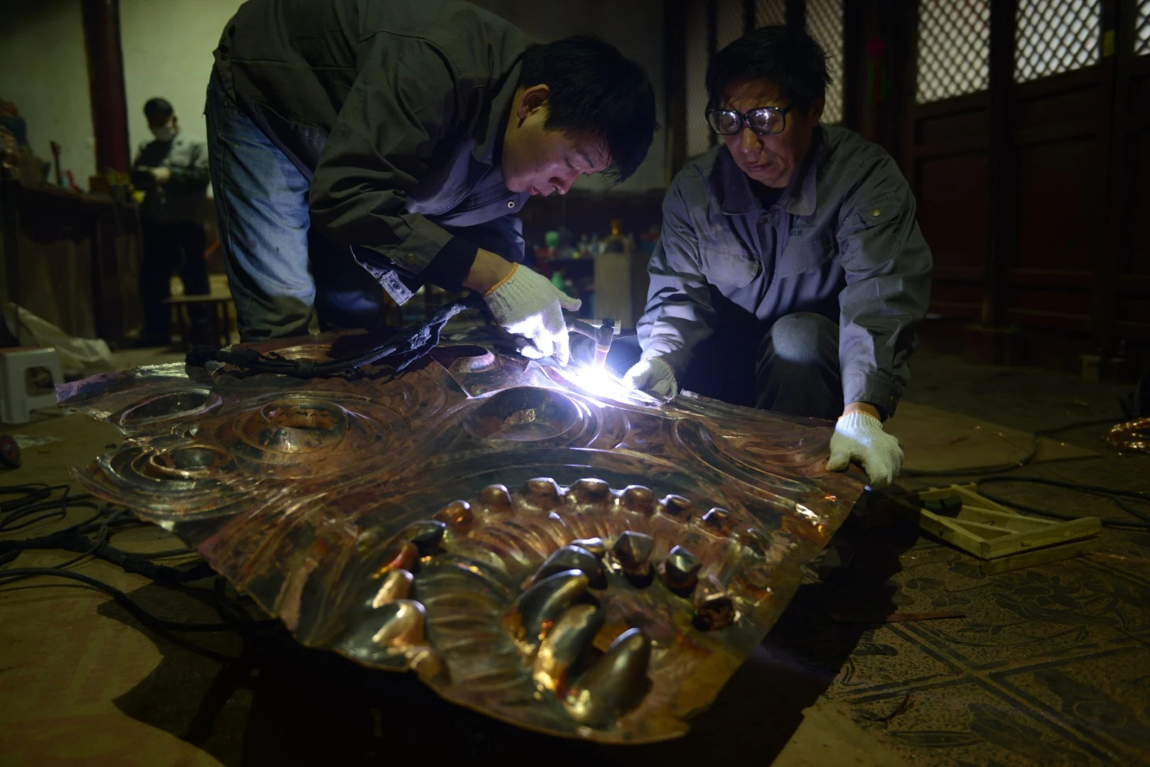 On-site work on a metal component