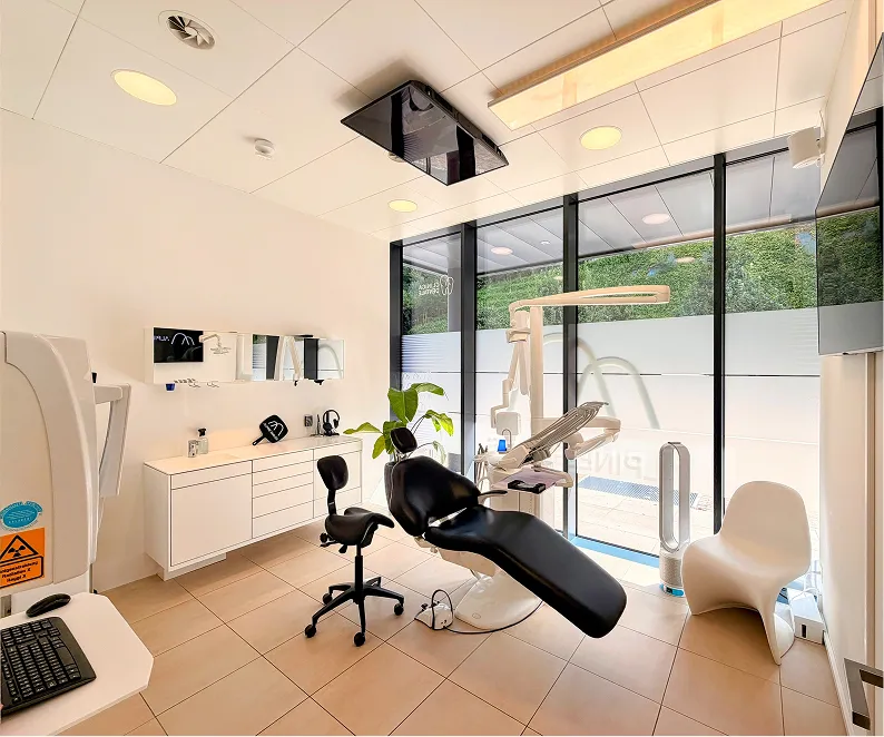 Ambulatorio odontoiatrico con attrezzature moderne