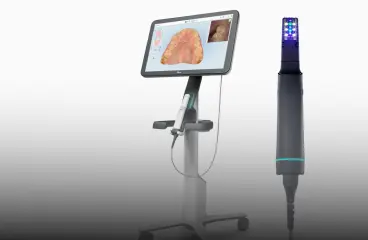 Apparecchiatura odontoiatrica su sfondo scuro