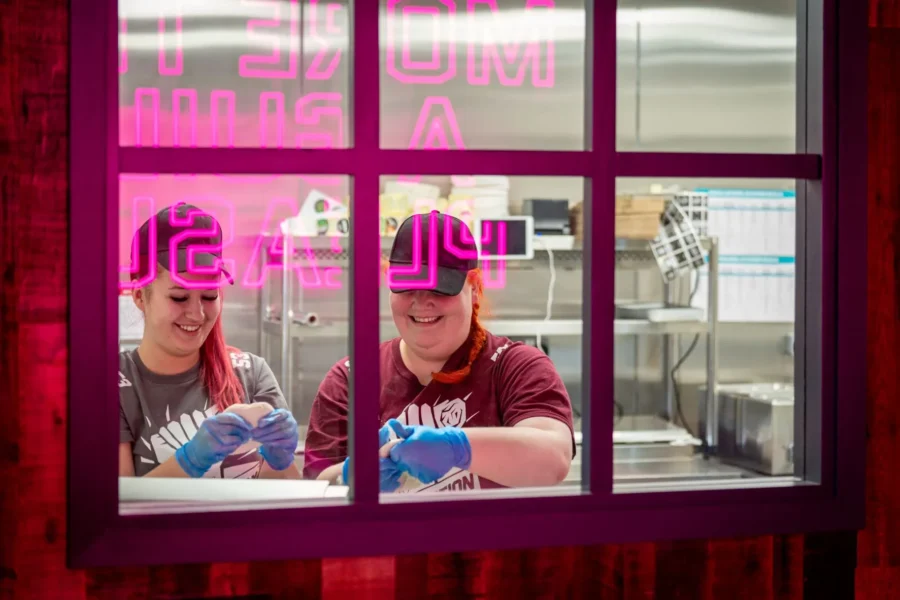 6 ways to stand out and build a successful restaurant brand