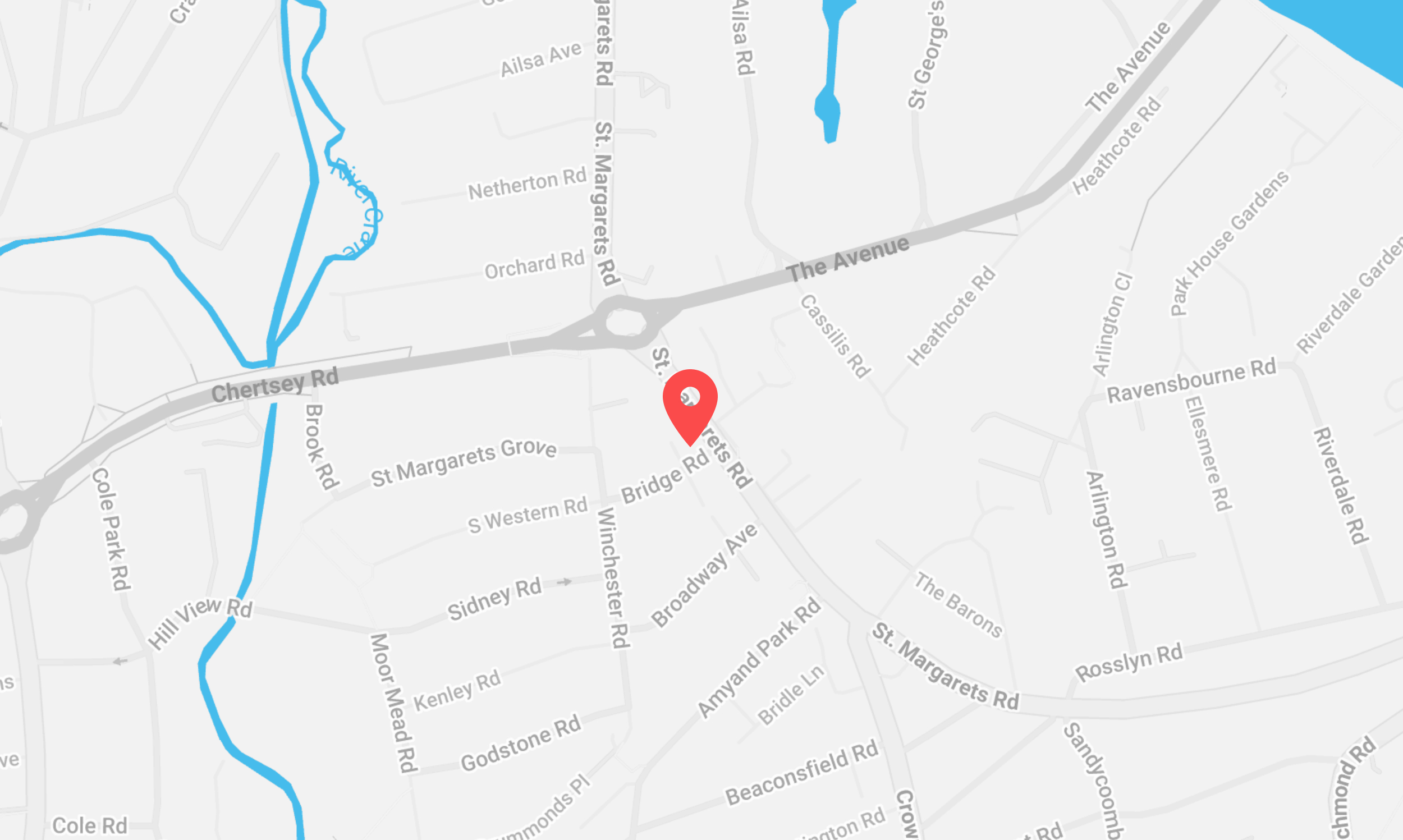 Map showing a red marker at the intersection of Bridge Rd and St Margarets Rd near The Avenue.
