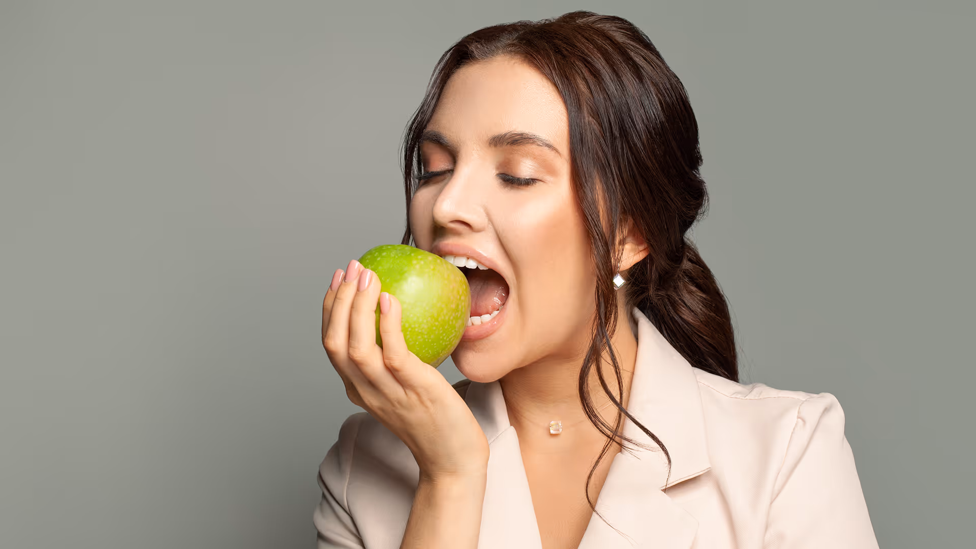 Foods To Eat (And Avoid) After Dental Implant Surgery: A Complete Guide