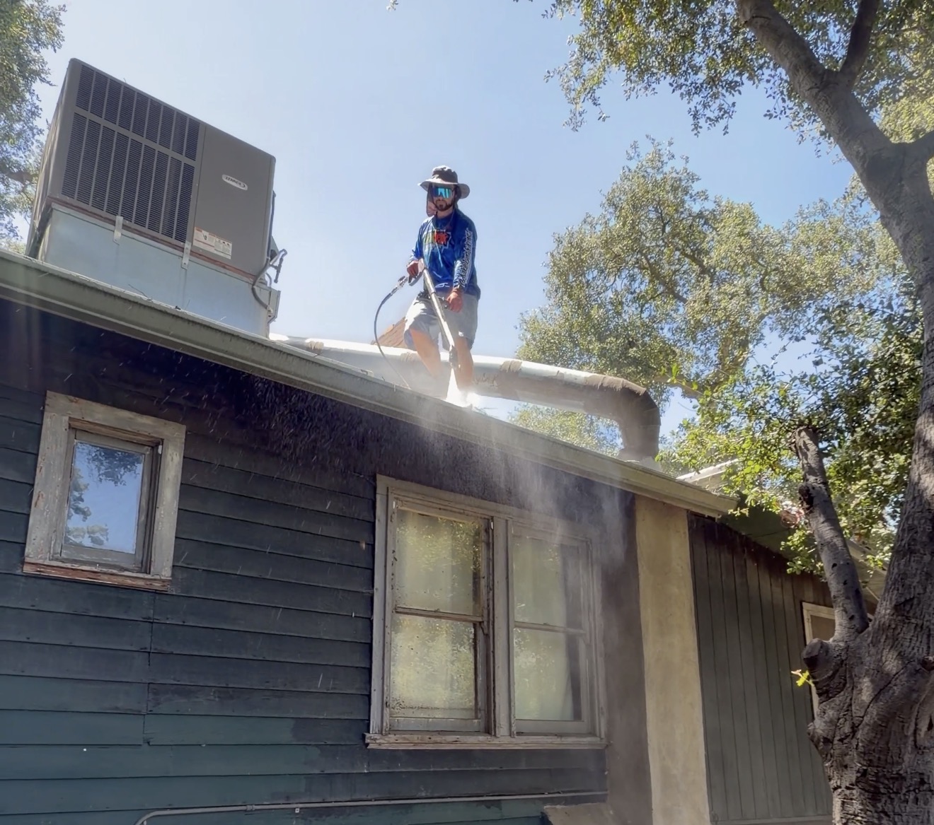 Rexterior roof washing service in Pasadena, CA