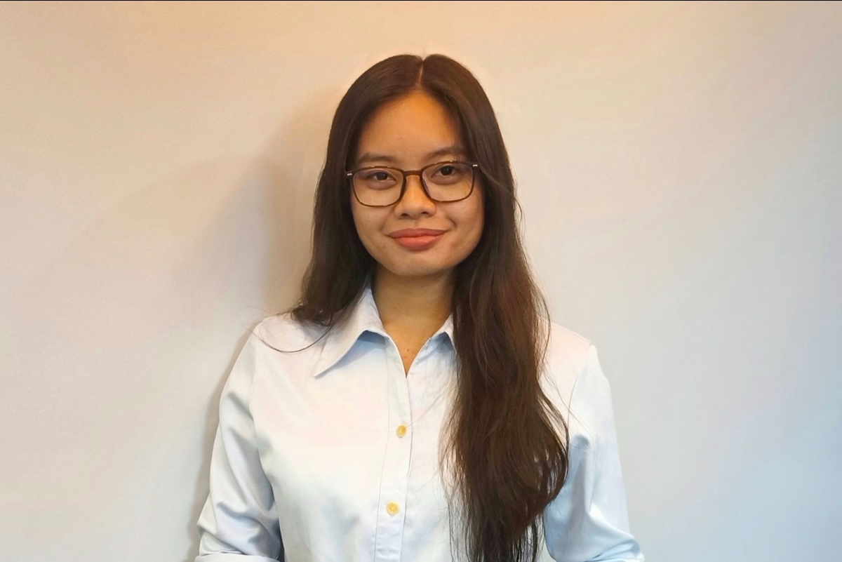 Mae, Secretary at Rexterior