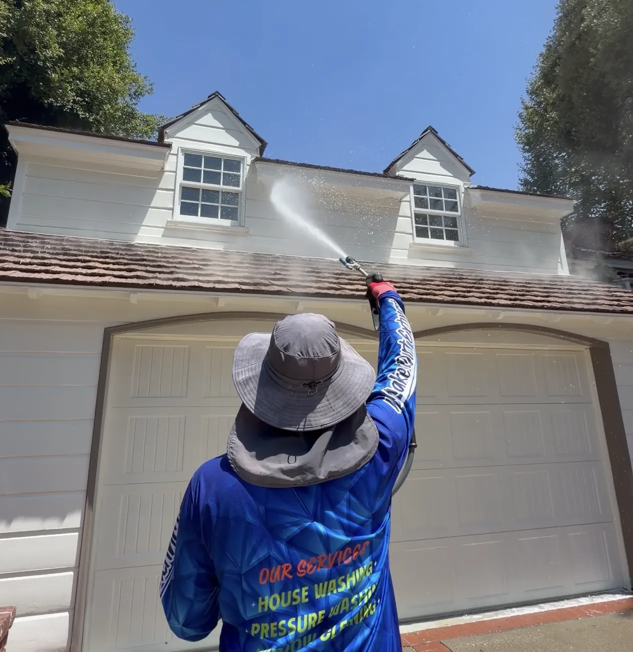 Mold and mildew treatment on house exterior in Pasadena, CA