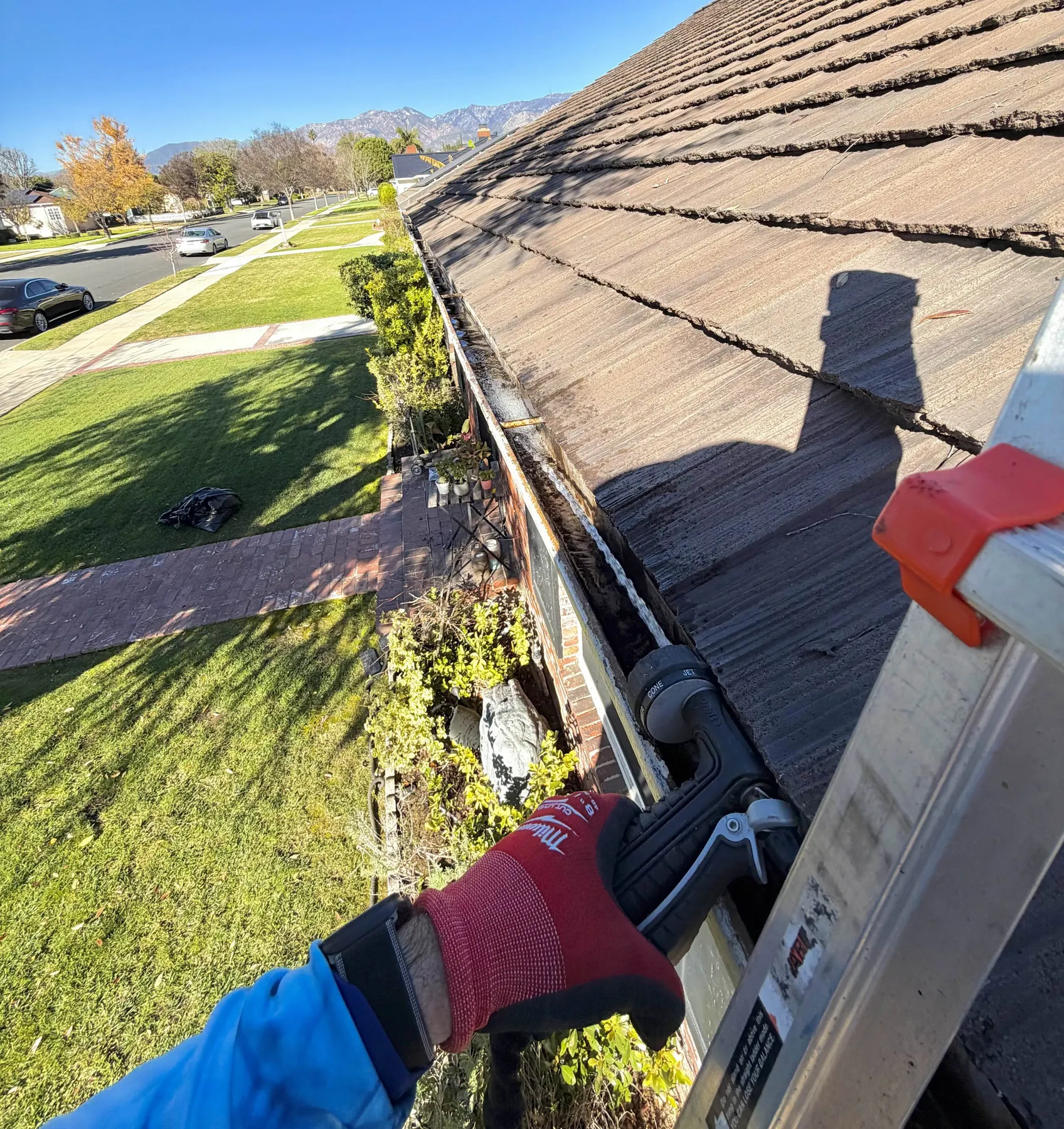 Gutter system inspection in Pasadena, CA