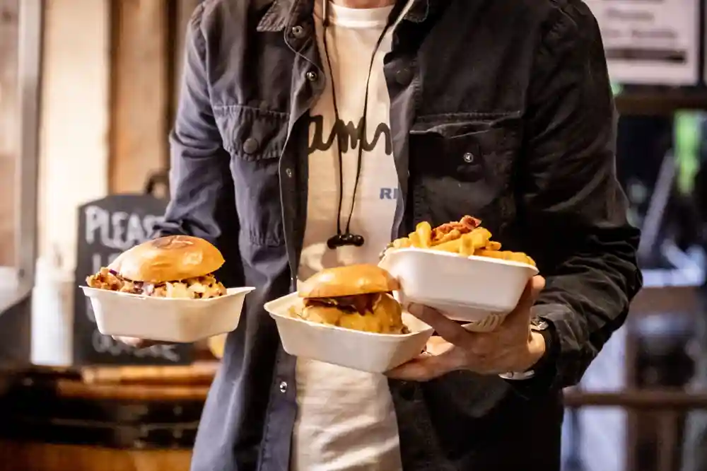 Hungry? We’ve got you covered 🍽️ !
From a quick bite with a pint to something a little more filling, there’s plenty on the menu to keep you going while you make the most of your time at The Barrel Project.
Come down, grab a table and get stuck in!