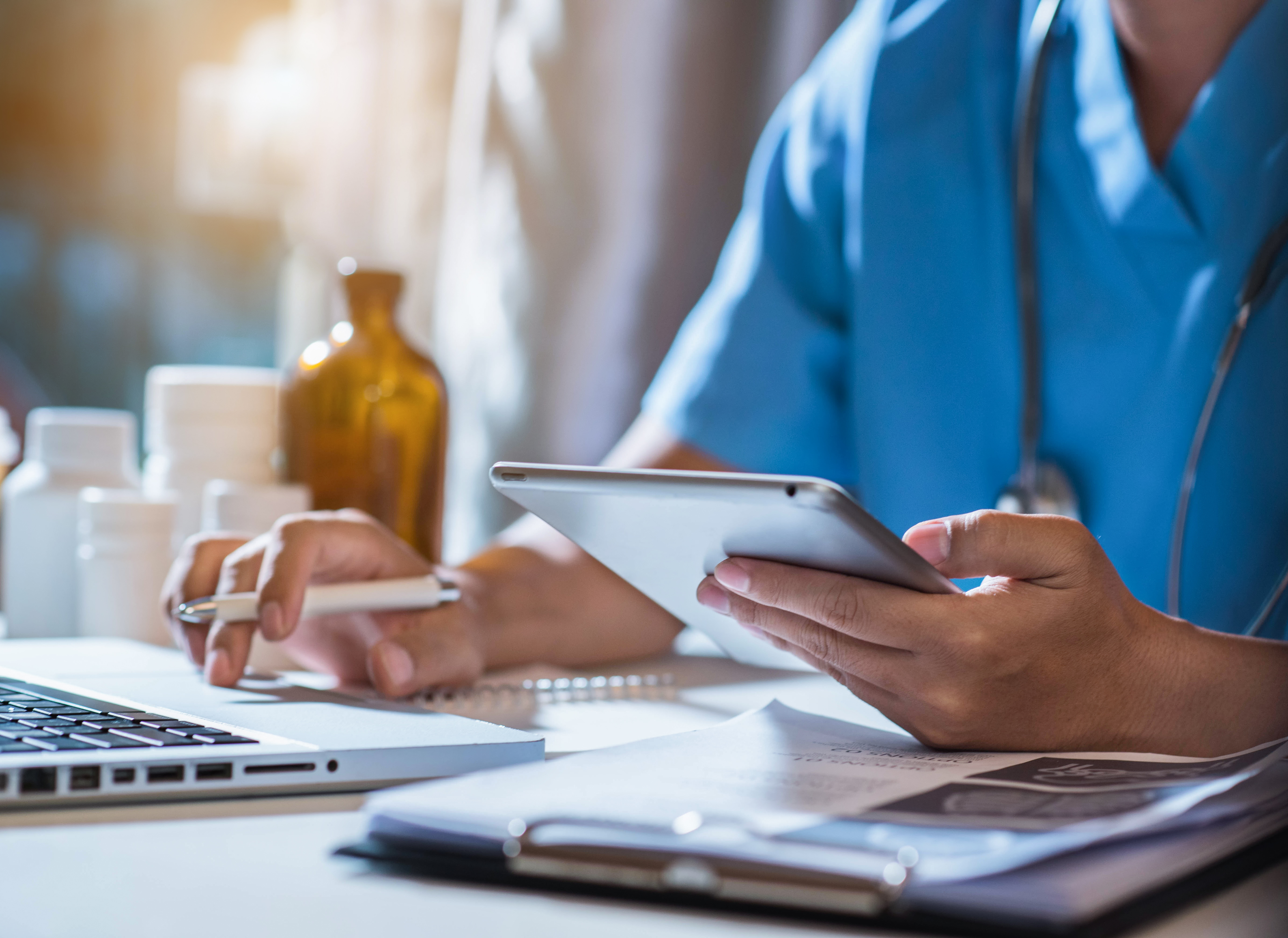Healthcare professional using AI-powered clinical knowledge management
