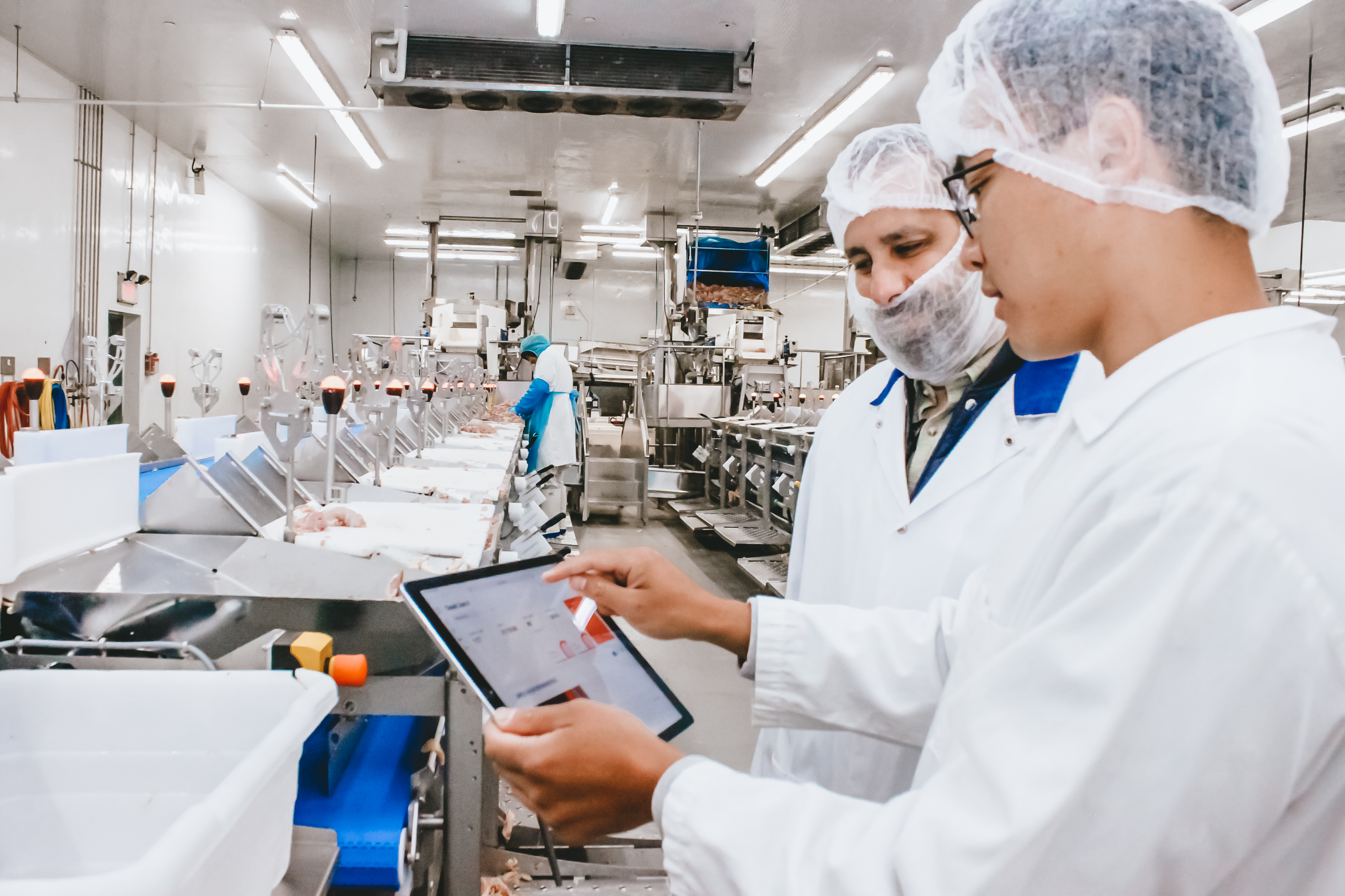 Au-delà des chiffres : maximiser le retour sur investissement dans le secteur manufacturier grâce à l'analyse de données