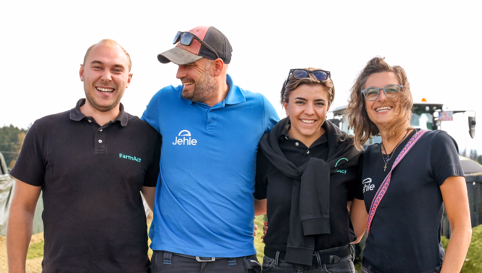 Kunden und FarmAct Team gemeinsam auf dem Betriebshof