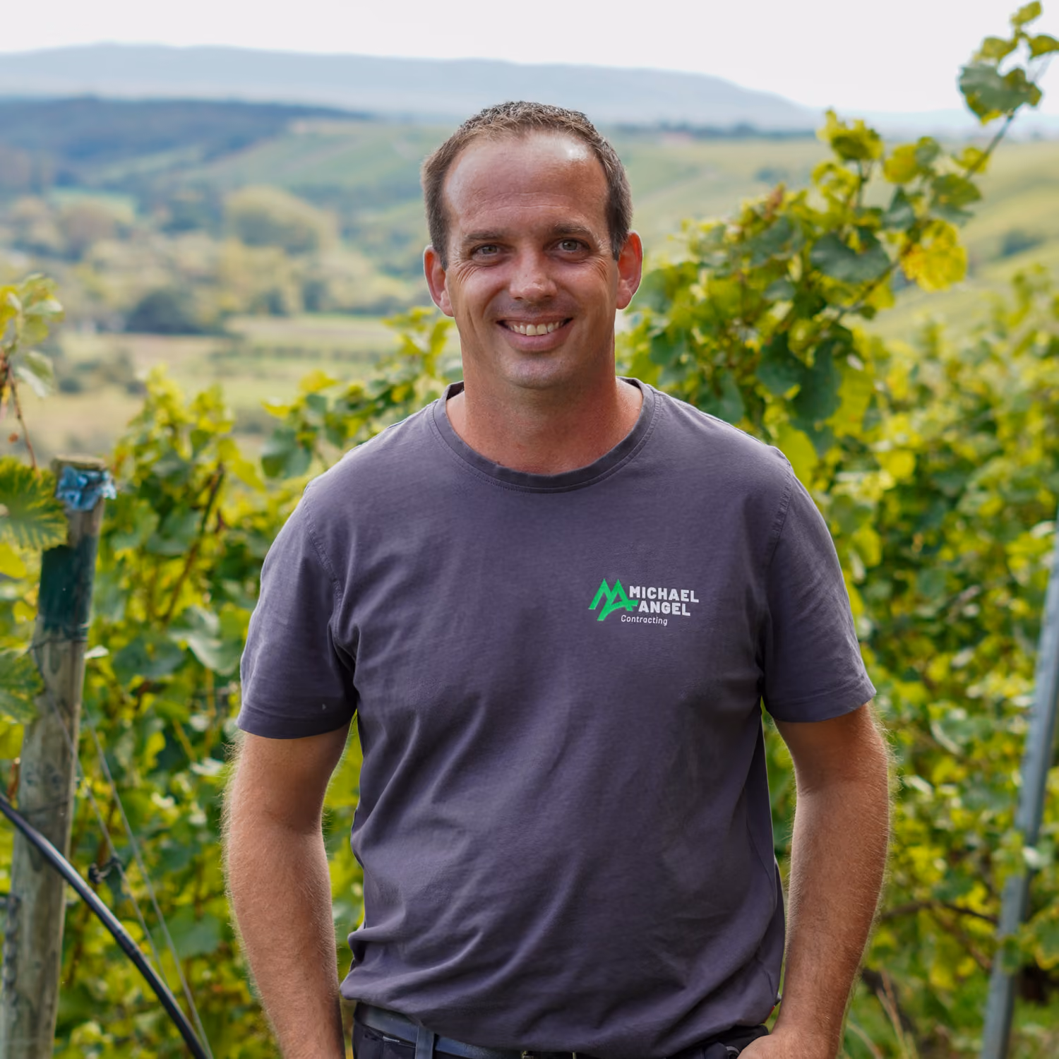 Michael Angel in seinem Weinberg in Steillage