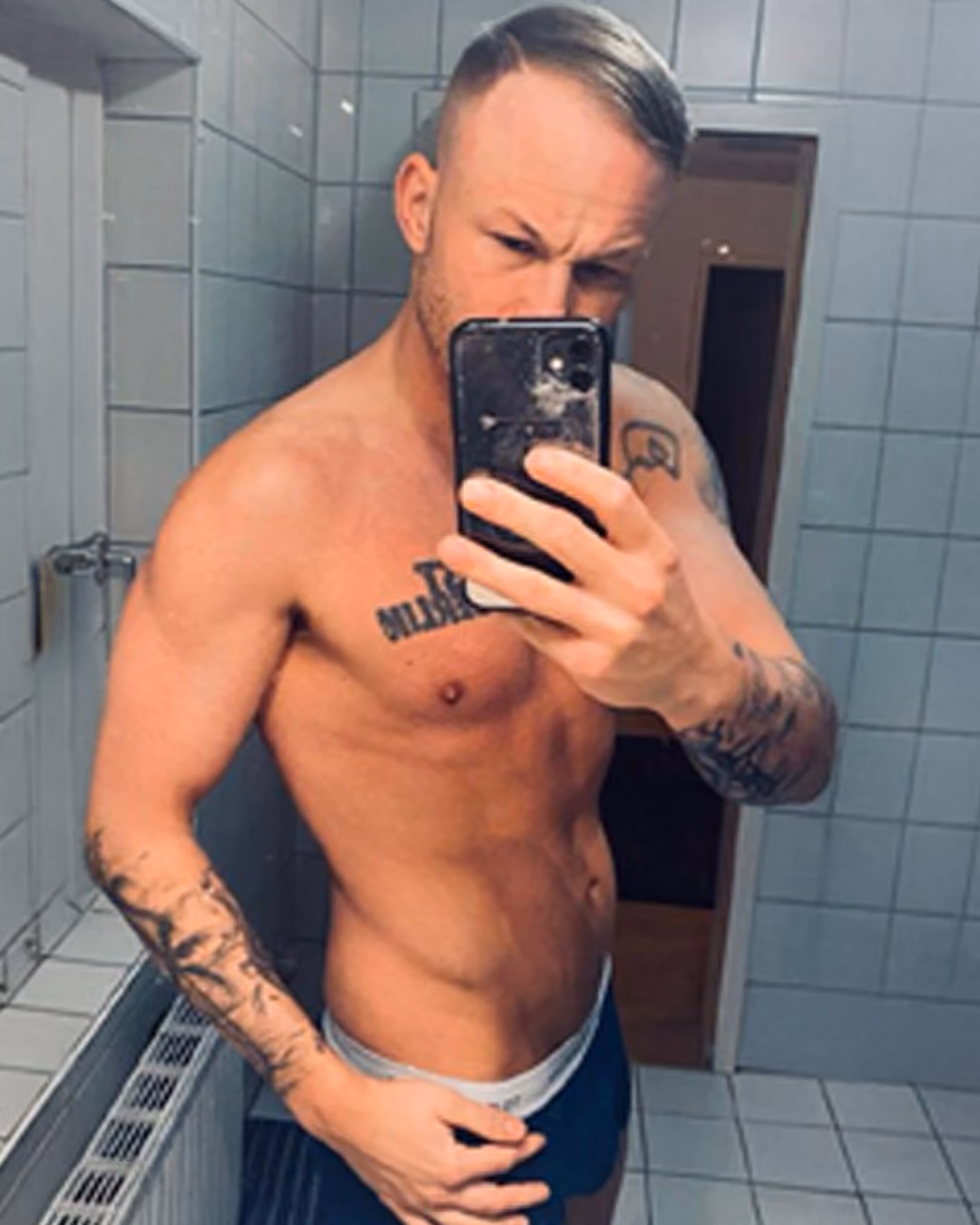 Nick – Nachher-Foto mit sichtbarem Sixpack nach LL-Coaching
