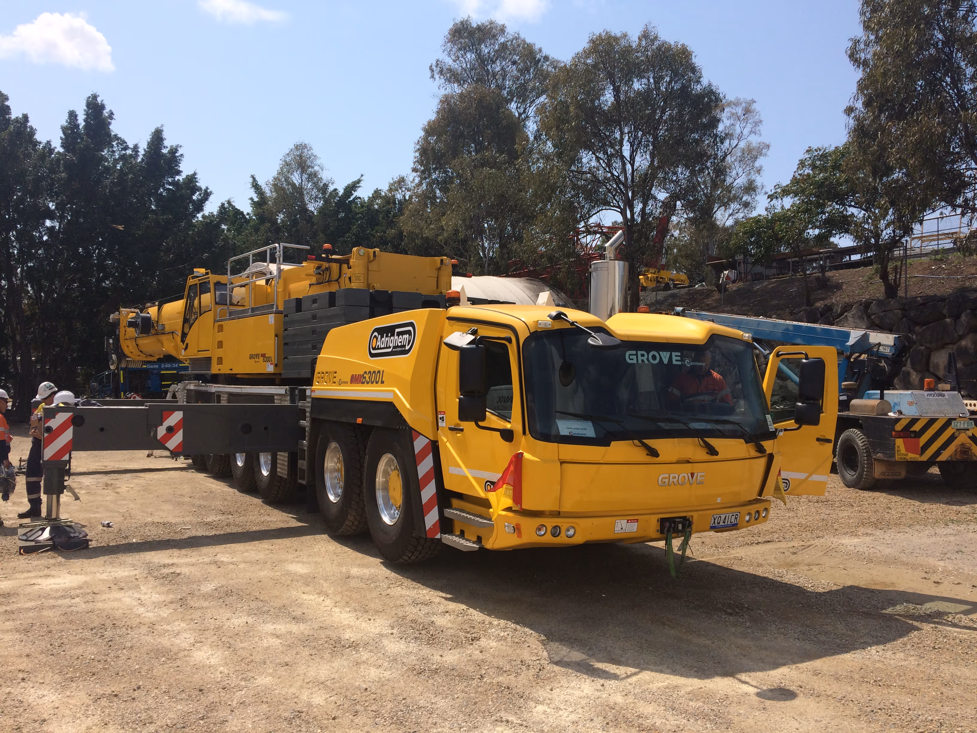 Slewing mobile crane (20t)