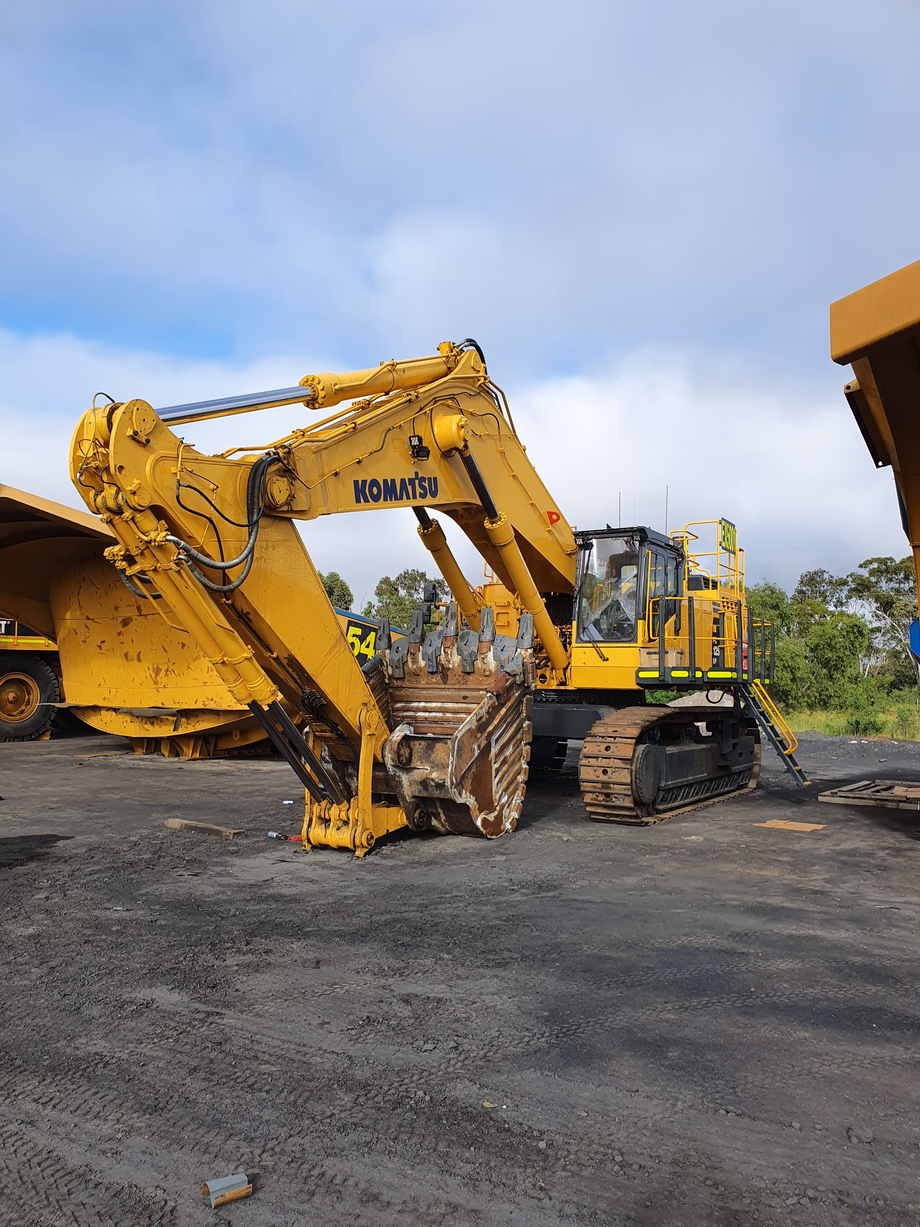Hydraulic shovel / excavator
