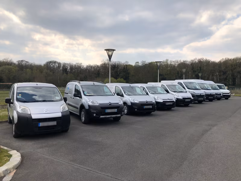 Véhicules ERSIMS pour la pose sur chantier