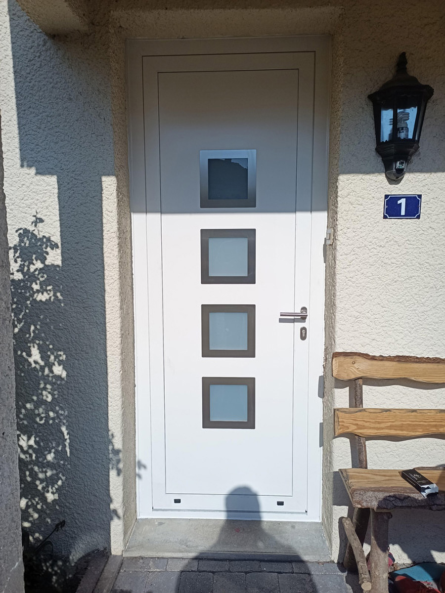 Porte aluminium design maison individuel secteur de rouen . 76 