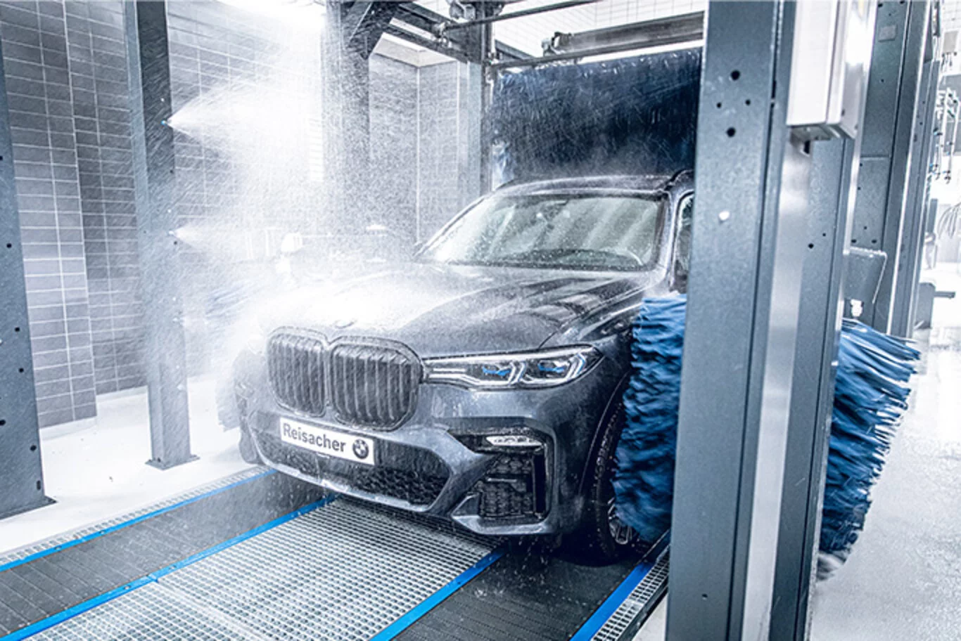 image of a car exterior detailing service