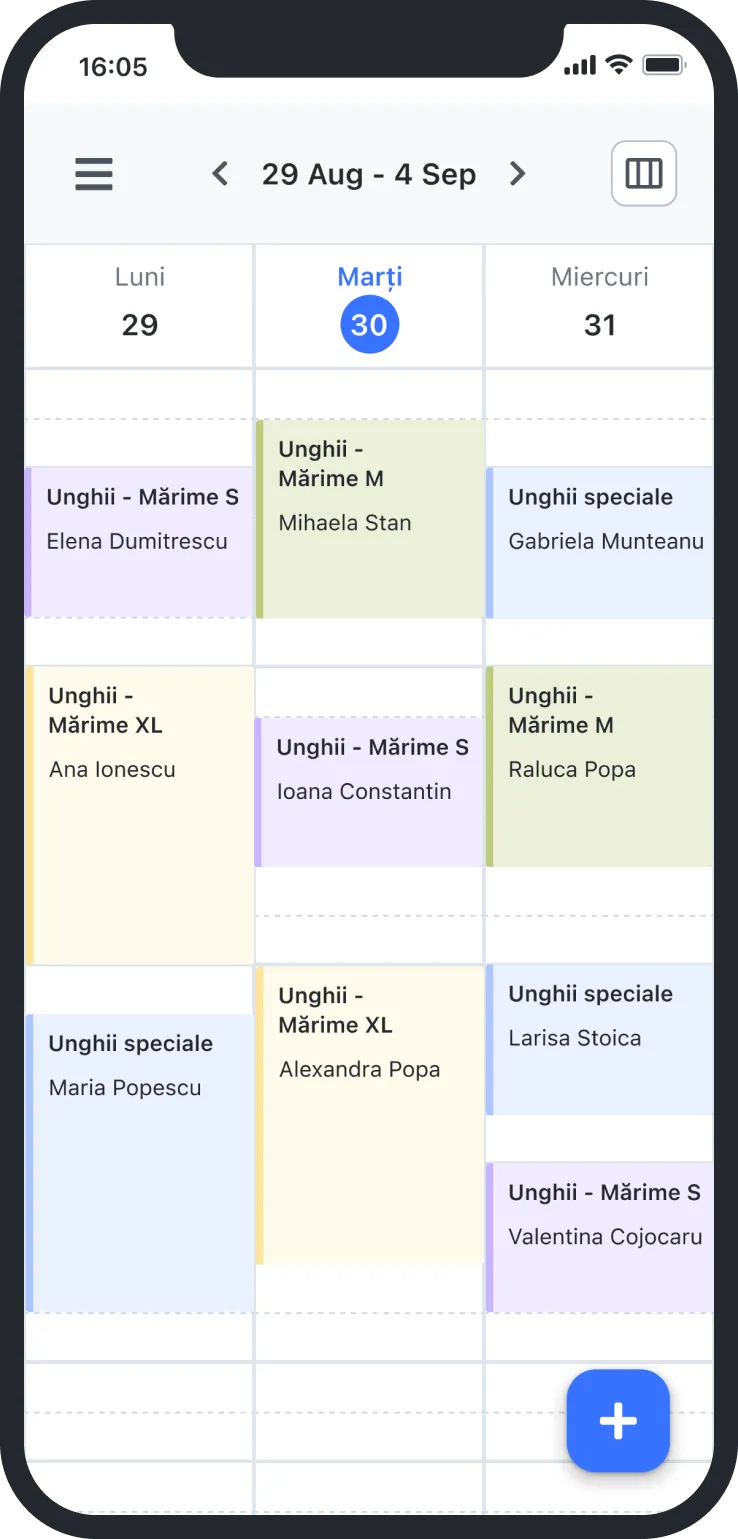 Mobile calendar view showing nail appointments from Aug 29 to Sep 1 with client names and nail size details.