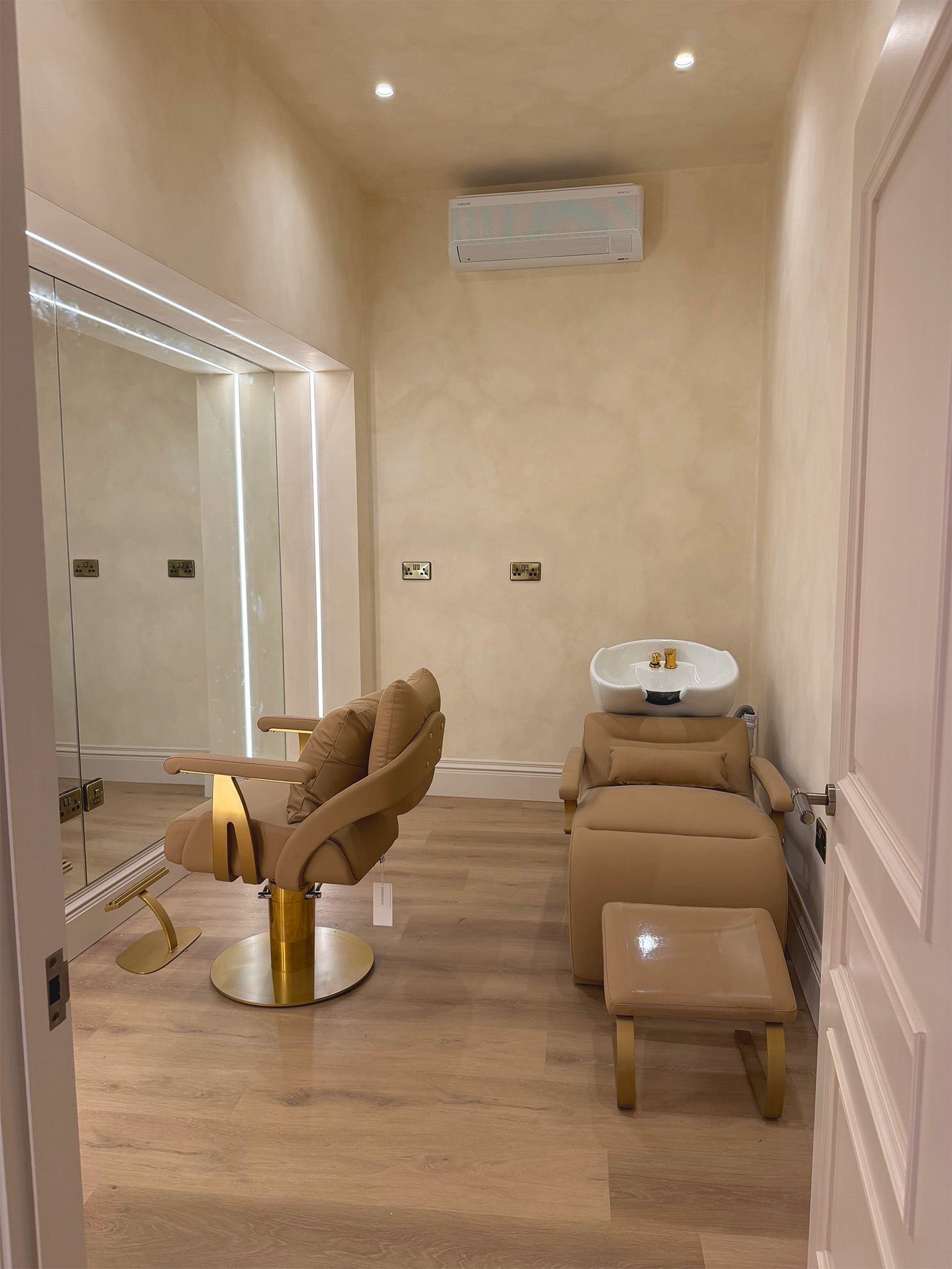One of our luxury treatment rooms available to rent