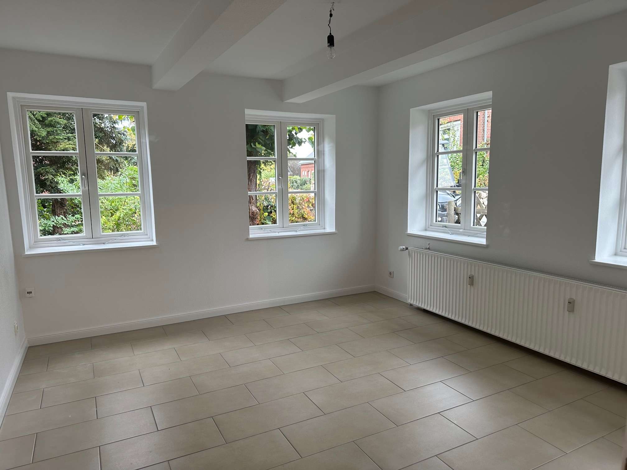 Bildschöne sanierte Wohnung in einem herrlichen Reetdachhaus