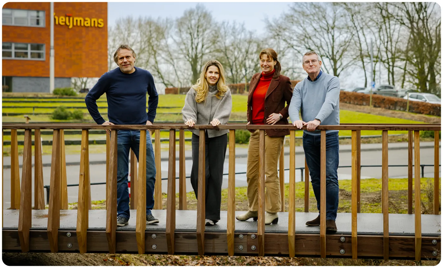 Twee ClockWise-medewerkers voor het kantoorpand