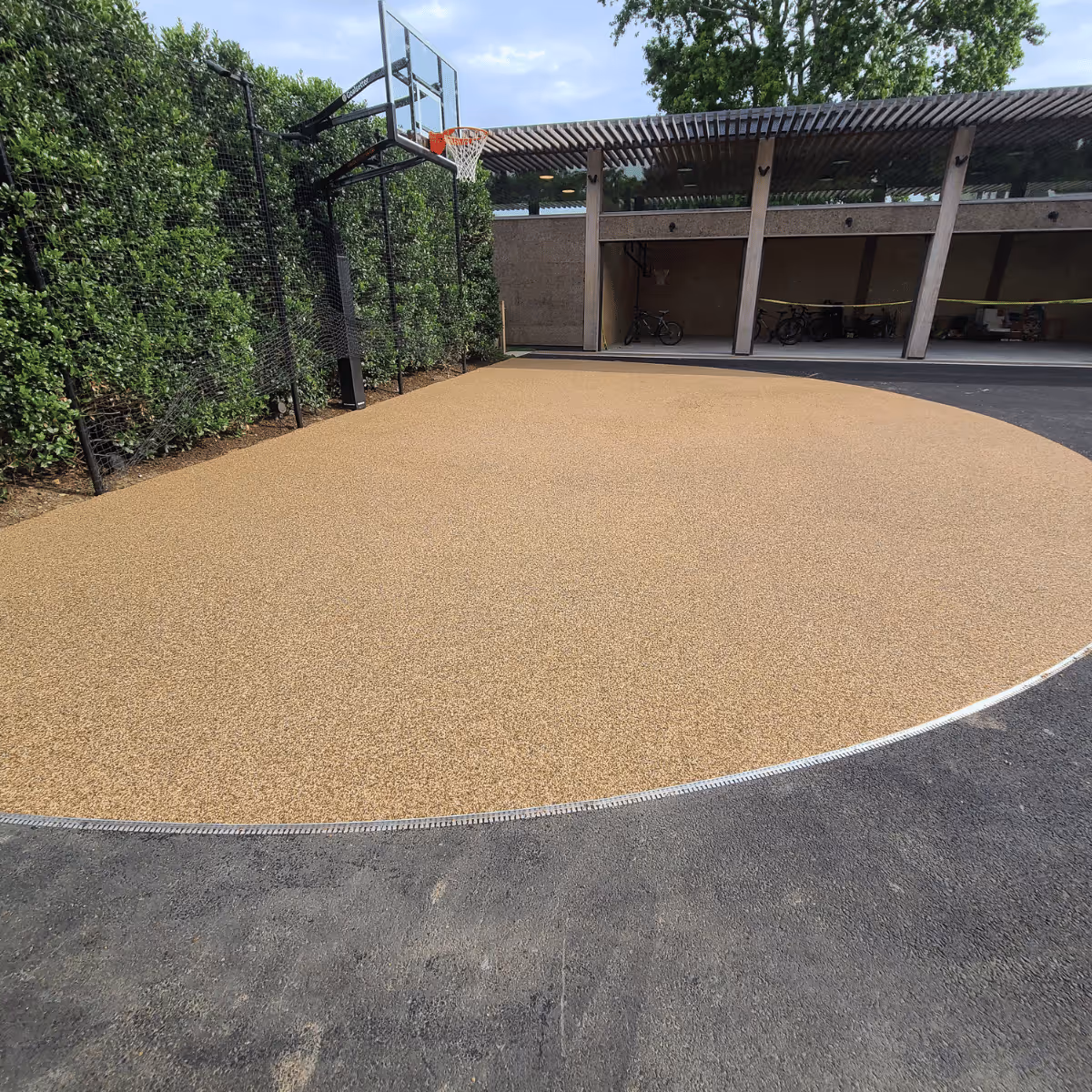 Majestic backyard paving