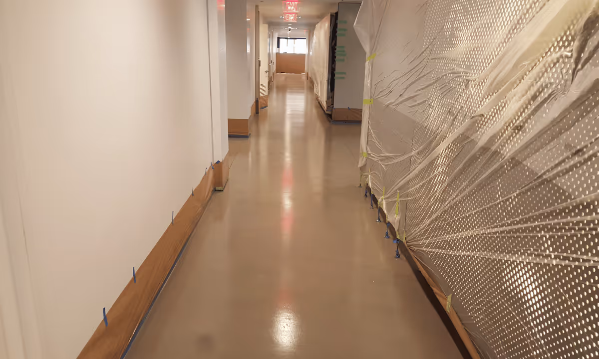 Self leveling floor