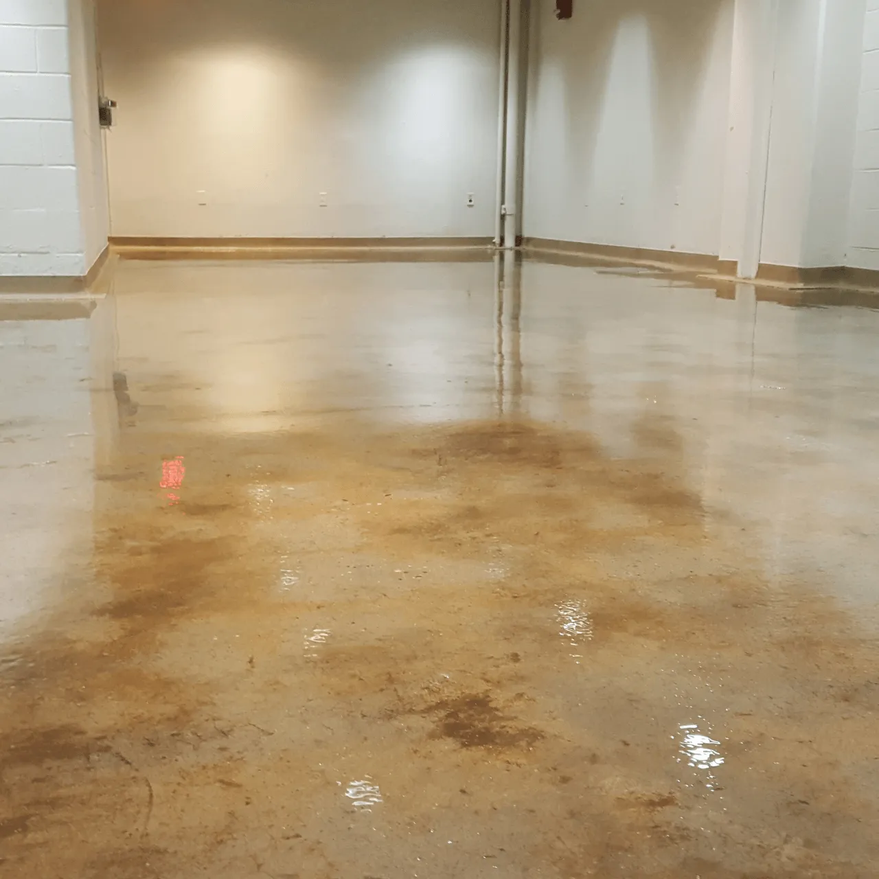Metallic epoxy floor in a basement