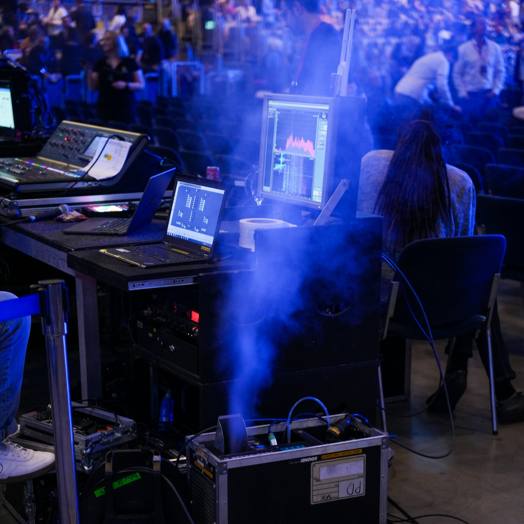 Licht, geluid, podium, decor, AV en streaming