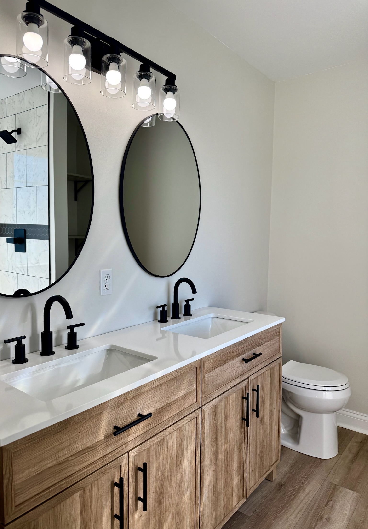 Bathrooms photo 10