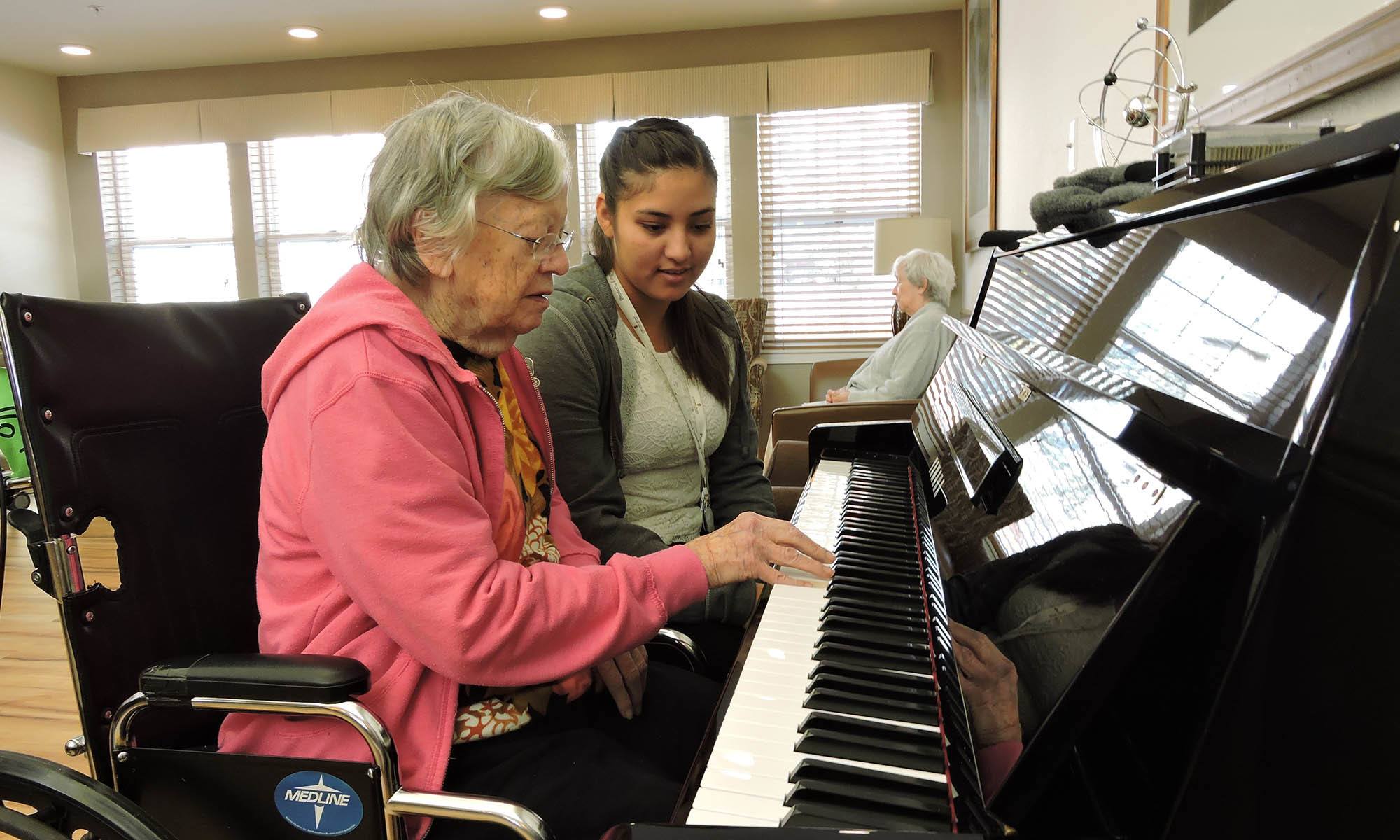 Resident plays the piano at senior living in Littleton