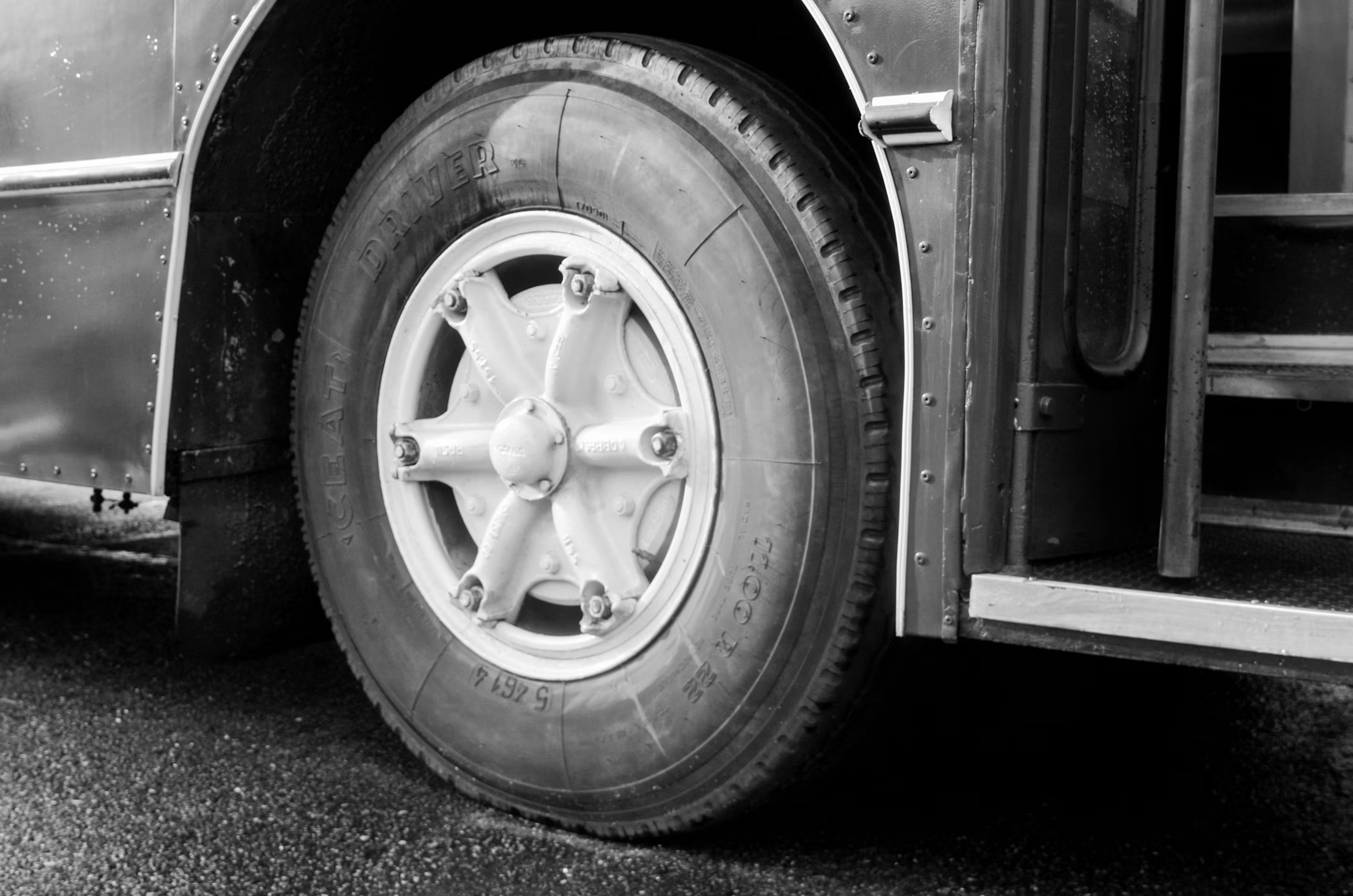 RV Tire Safety in Extreme Weather: Hot Desert Highways and Cold Winter Roads
