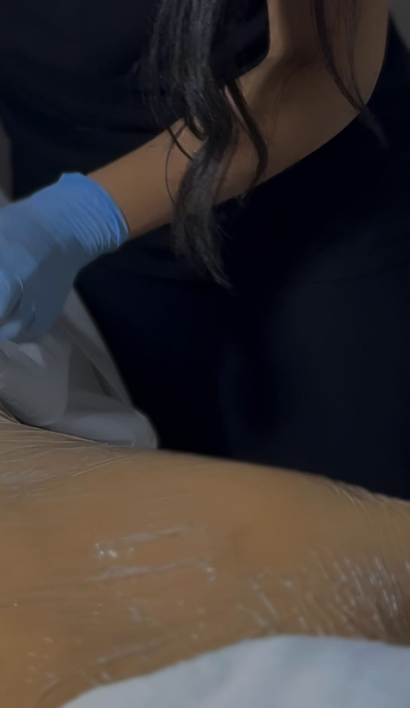 Back facial treatment at Centre Esthétique Montréal