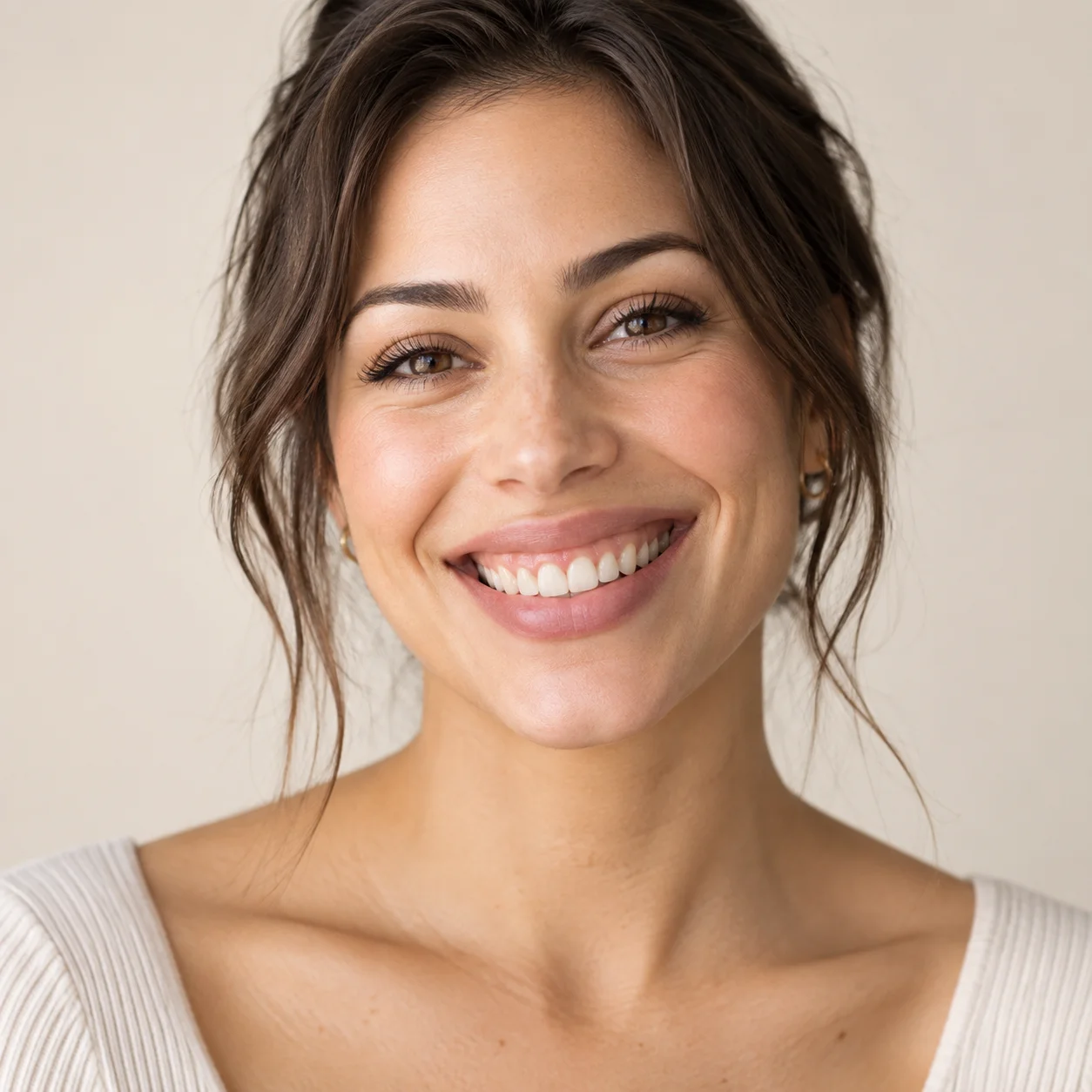 Woman smiling with visible gums, a gummy smile that a neuromodulator can reduce