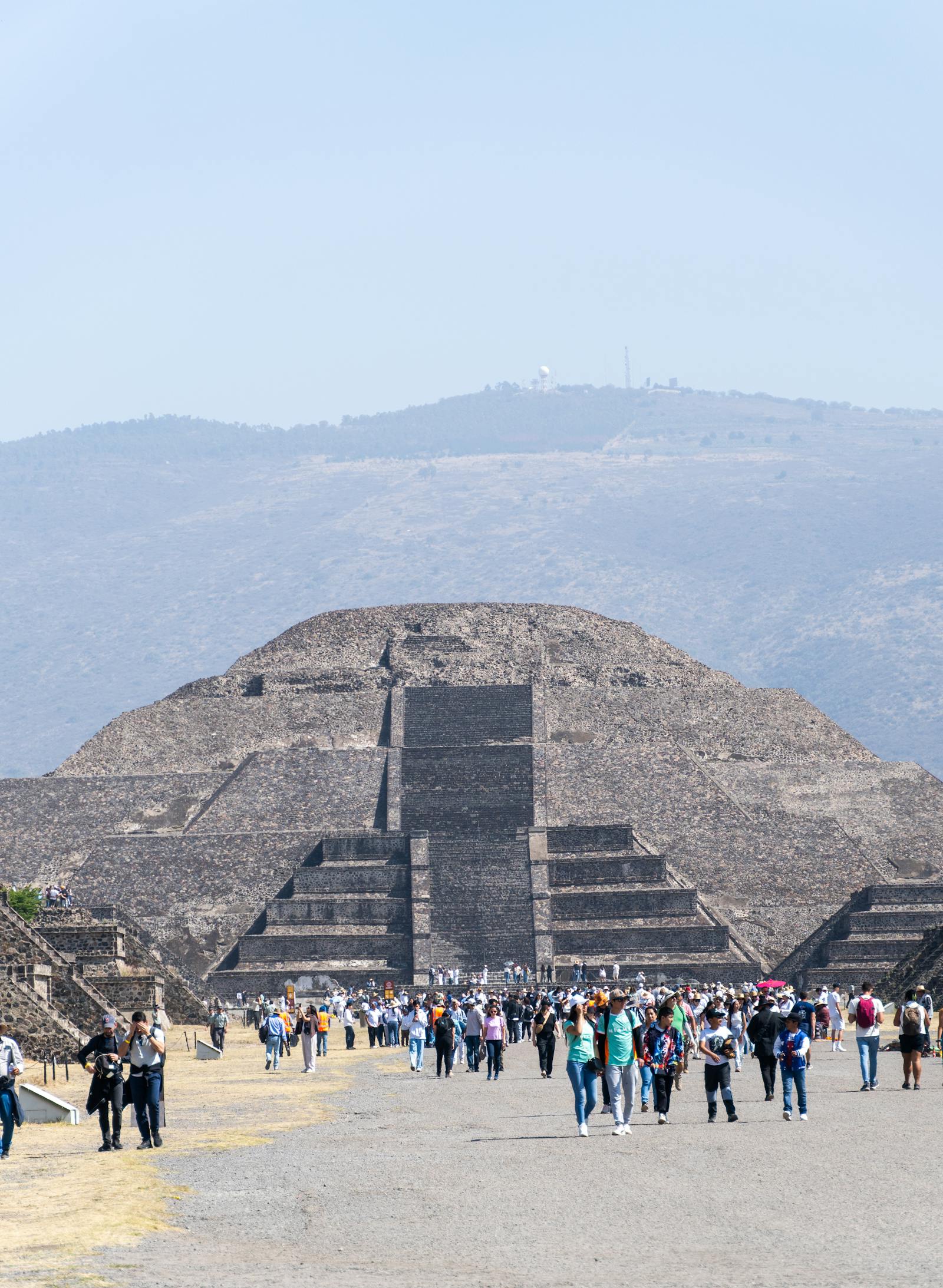 A scene at the Pyramid of the Sun in Teotihuacan, Mexico, with visitors exploring the ancient site. Photo by Israyosoy S. on Pexels.