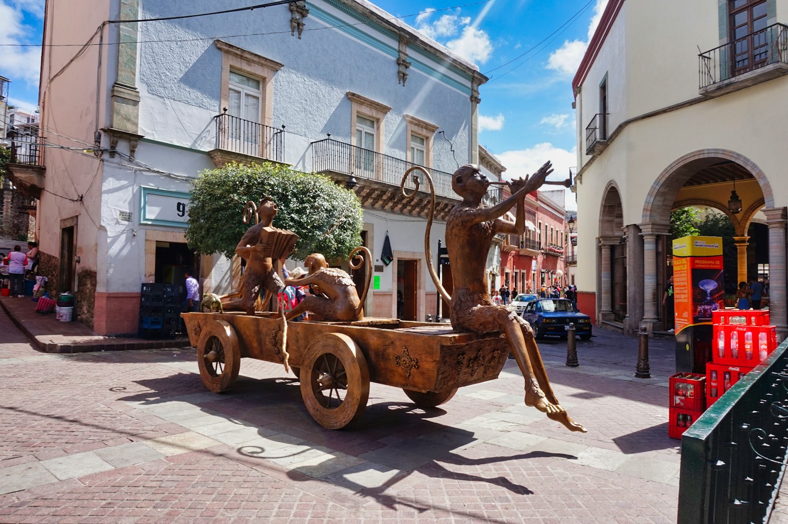 Mexico City street scene with statue and architectural detail. Photo by Marie Volkert on Unsplash.