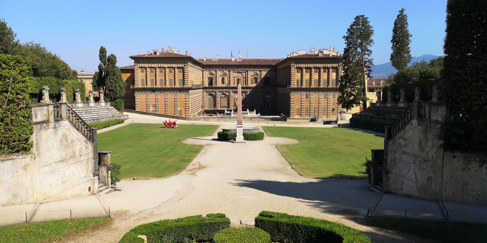 The amphitheater and rear facade of Palazzo Pitti seen from the Boboli Gardens. Photo by Vicky T on Unsplash.