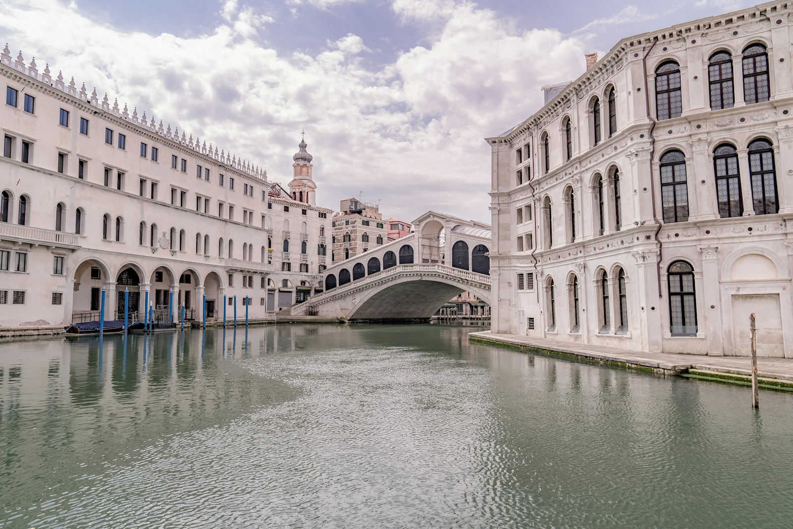 The Rialto Bridge arching over the Grand Canal. Photo by Matteo Maretto on Unsplash.